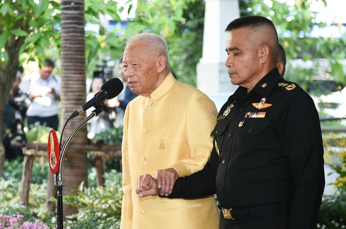 'ป๋าเปรม'เปิดบ้านรับนายกฯ-ผบ.เหล่าทัพ ฝาก'ประยุทธ์'เห็นต่างอย่างมิตร