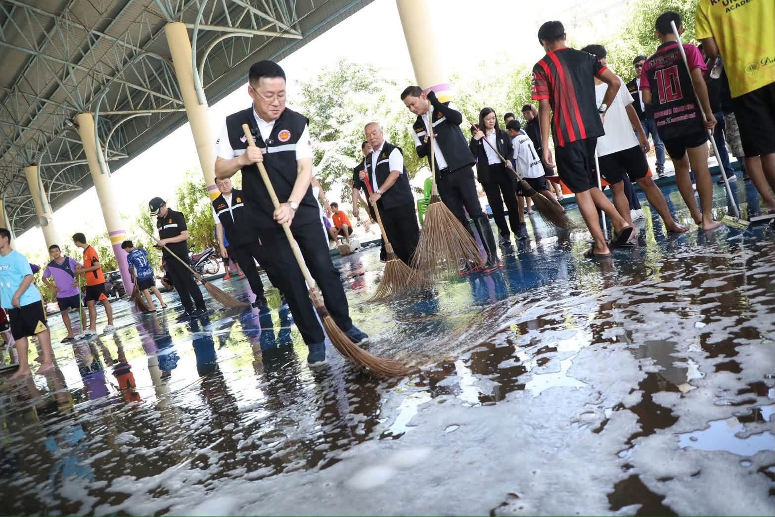 “ประเสริฐ” ลงพื้นที่ลาดกระบัง ตรวจเยี่ยมศูนย์ Fix It Center และติดตามการฟื้นฟู รร.พรตพิทยพยัต — ภาพที่ 3