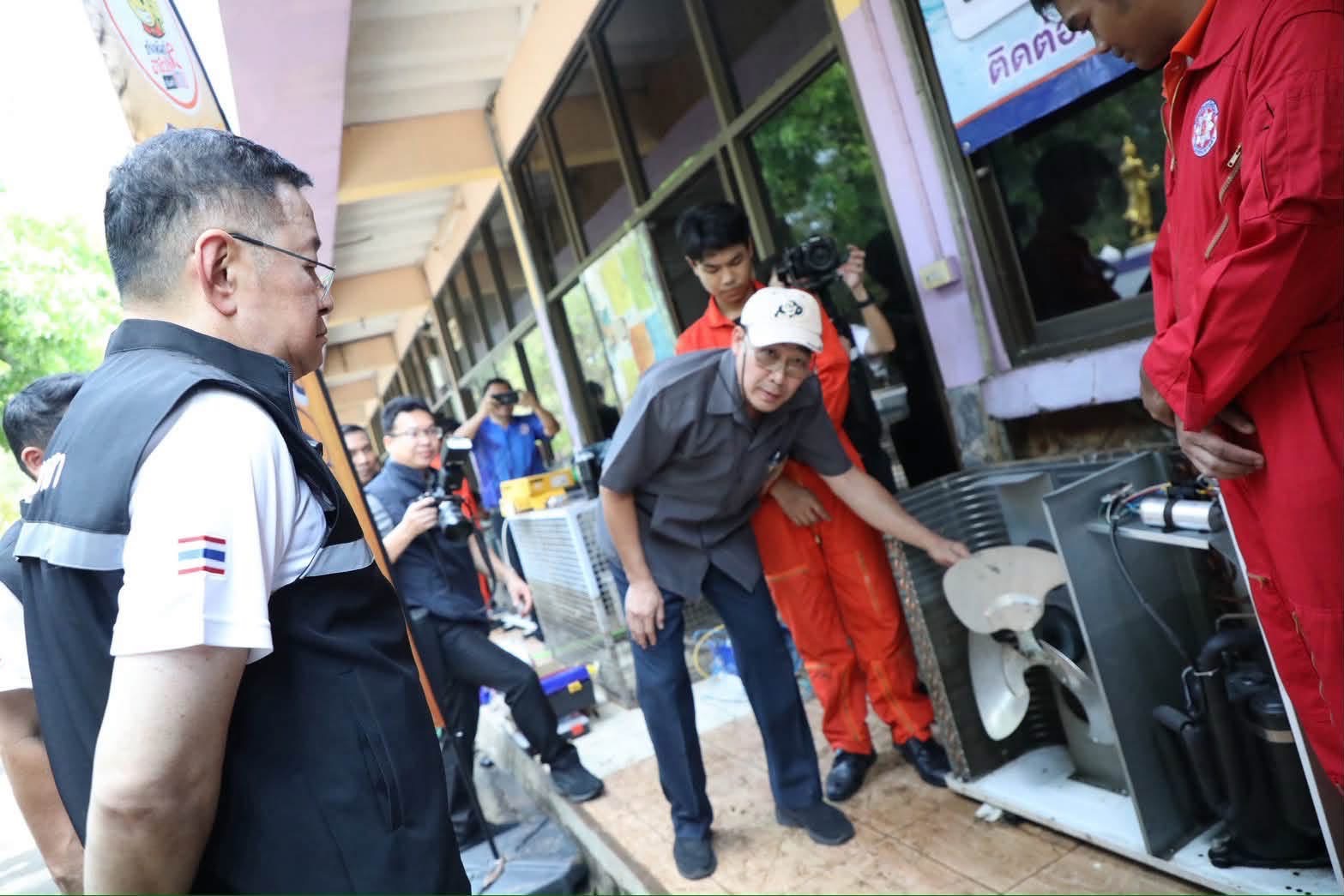 “ประเสริฐ” ลงพื้นที่ลาดกระบัง ตรวจเยี่ยมศูนย์ Fix It Center และติดตามการฟื้นฟู รร.พรตพิทยพยัต — ภาพที่ 6