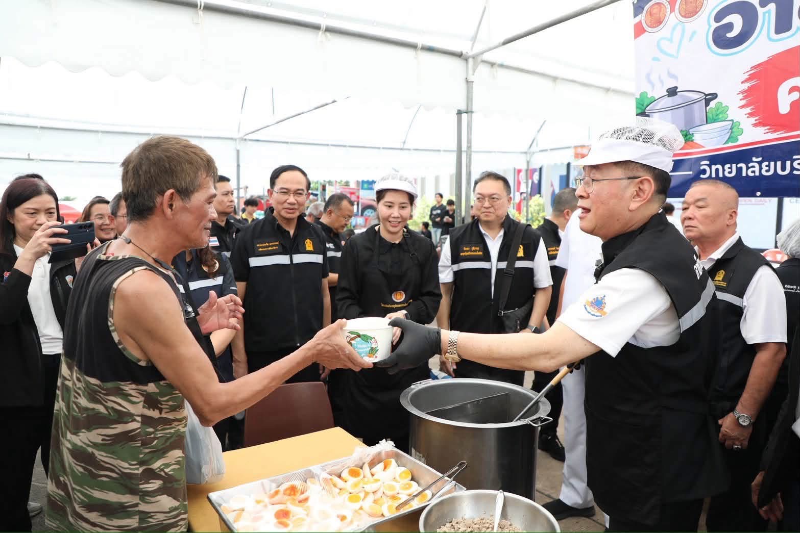 “ประเสริฐ” ลงพื้นที่ลาดกระบัง ตรวจเยี่ยมศูนย์ Fix It Center และติดตามการฟื้นฟู รร.พรตพิทยพยัต — ภาพที่ 4