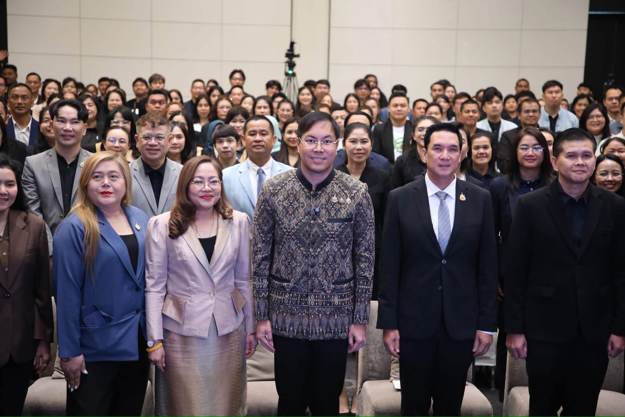 “อัครนันท์” หนุนครู สกร. ใช้นวัตกรรมลดเหลื่อมล้ำ ยกระดับอาชีพและเศรษฐกิจชุมชน — ภาพที่ 9