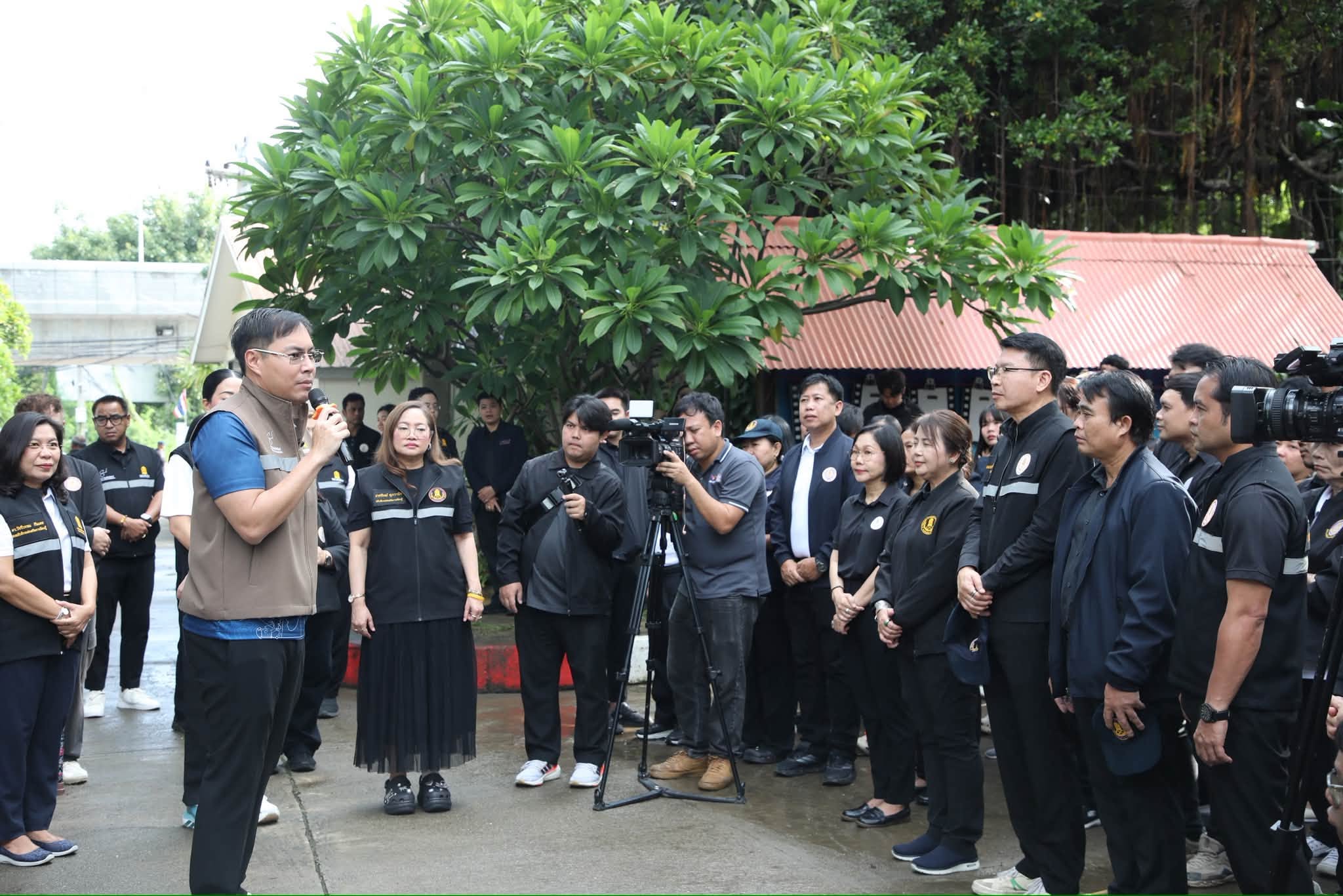 “อัครนันท์” ผนึกกำลัง “ครู สกร.” ทั่วประเทศ ช่วยประชาชนยื่นคำร้องเงินเยียวยาน้ำท่วม 9,000 บาท ย้ำไม่ปล่อยให้เสียสิทธิ์ — ภาพที่ 8
