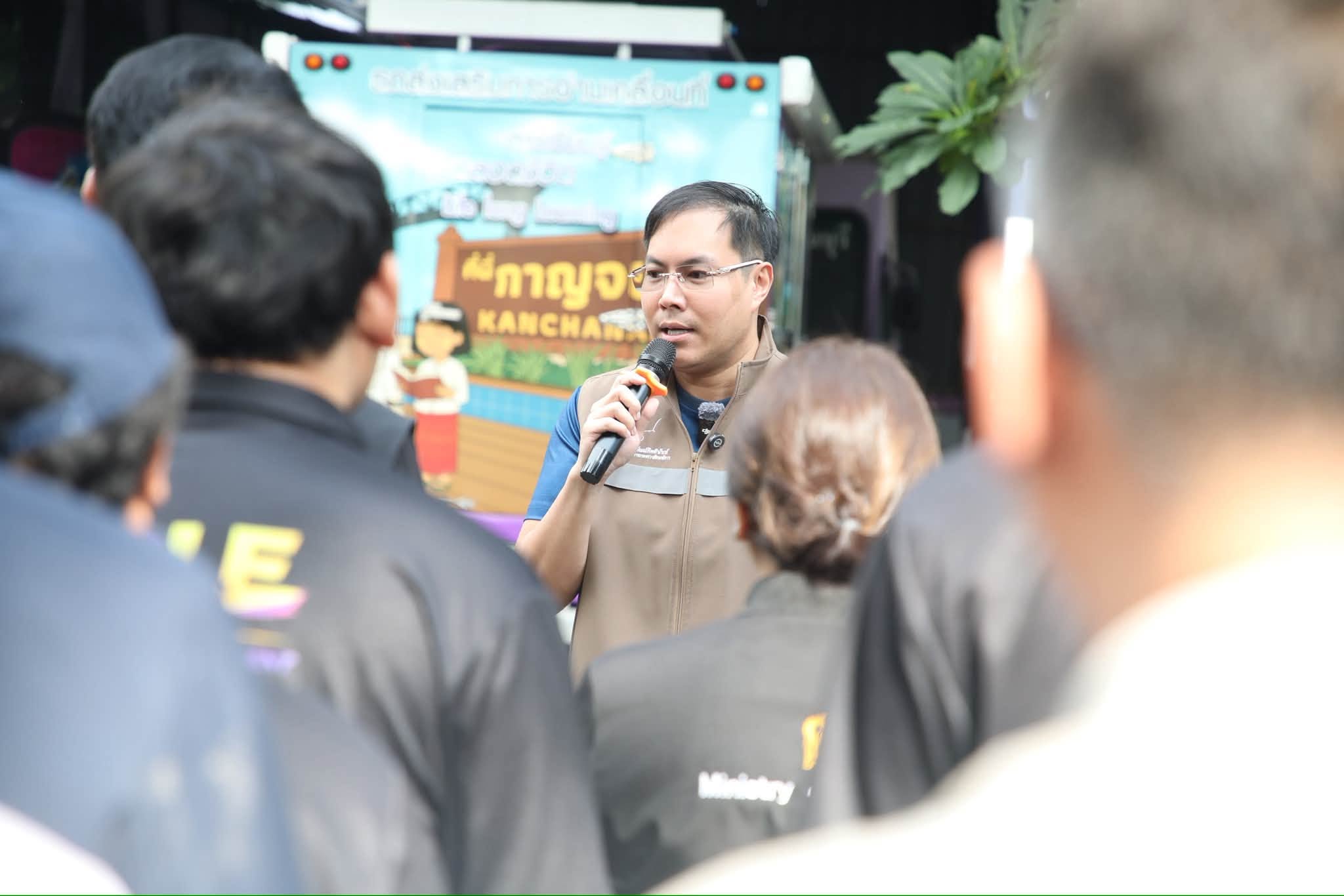 “อัครนันท์” ผนึกกำลัง “ครู สกร.” ทั่วประเทศ ช่วยประชาชนยื่นคำร้องเงินเยียวยาน้ำท่วม 9,000 บาท ย้ำไม่ปล่อยให้เสียสิทธิ์ — ภาพที่ 6
