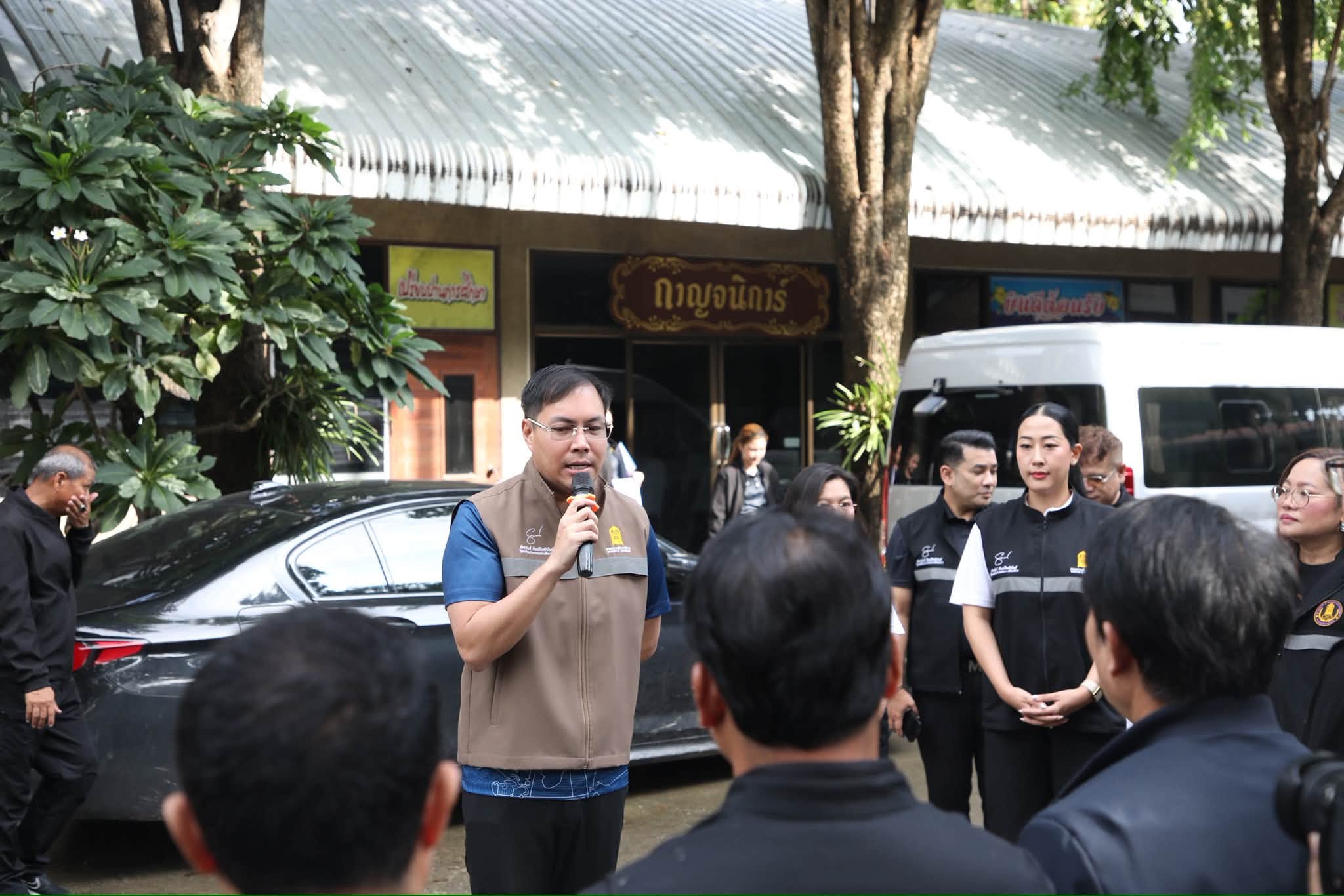 “อัครนันท์” ผนึกกำลัง “ครู สกร.” ทั่วประเทศ ช่วยประชาชนยื่นคำร้องเงินเยียวยาน้ำท่วม 9,000 บาท ย้ำไม่ปล่อยให้เสียสิทธิ์ — ภาพที่ 3