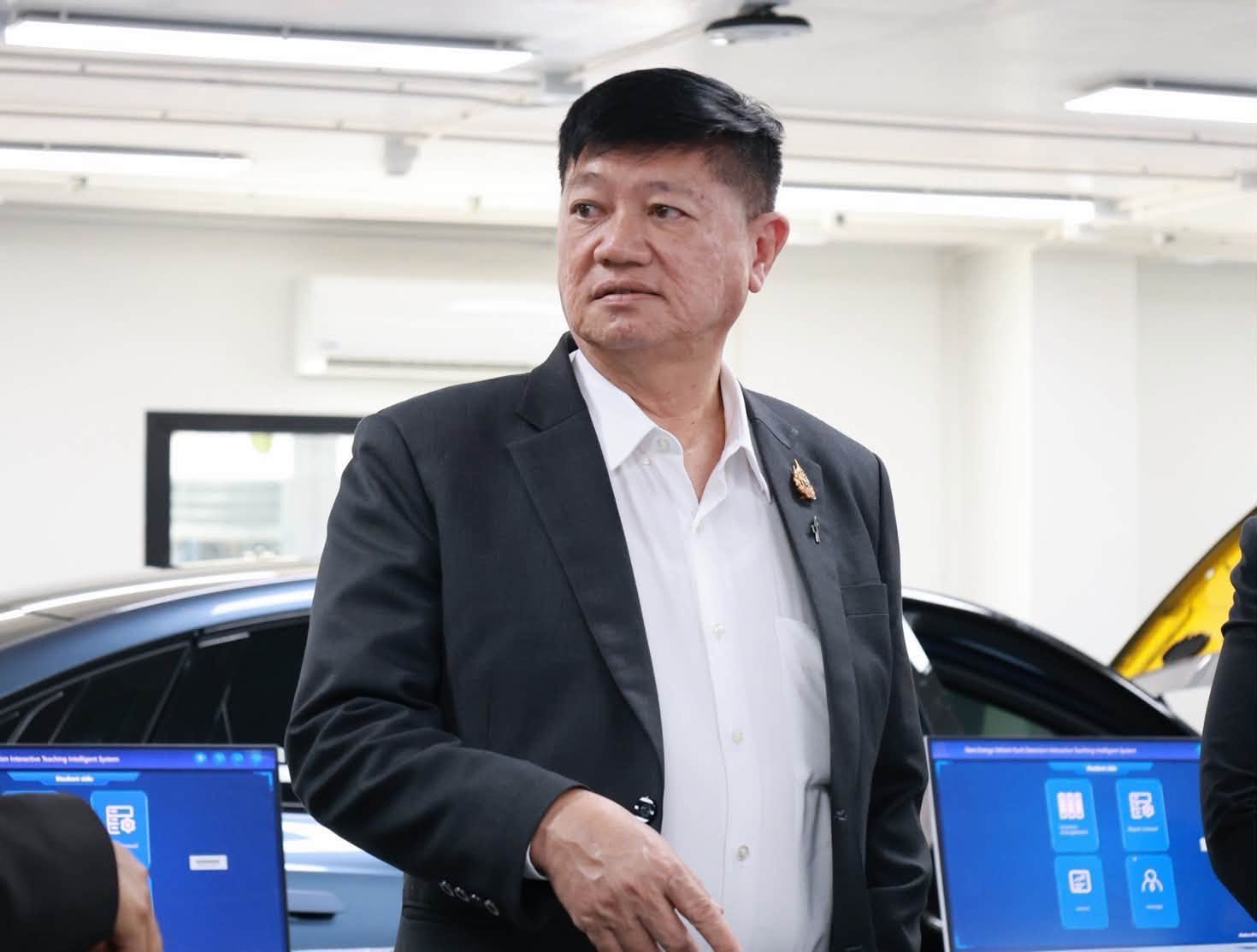 “สุรชาติ” ตรวจวิทยาลัยเทคนิคเชียงใหม่ เร่งขับเคลื่อนศูนย์ยานยนต์ไฟฟ้าปั้นกำลังคนอาชีวะ — ภาพที่ 6