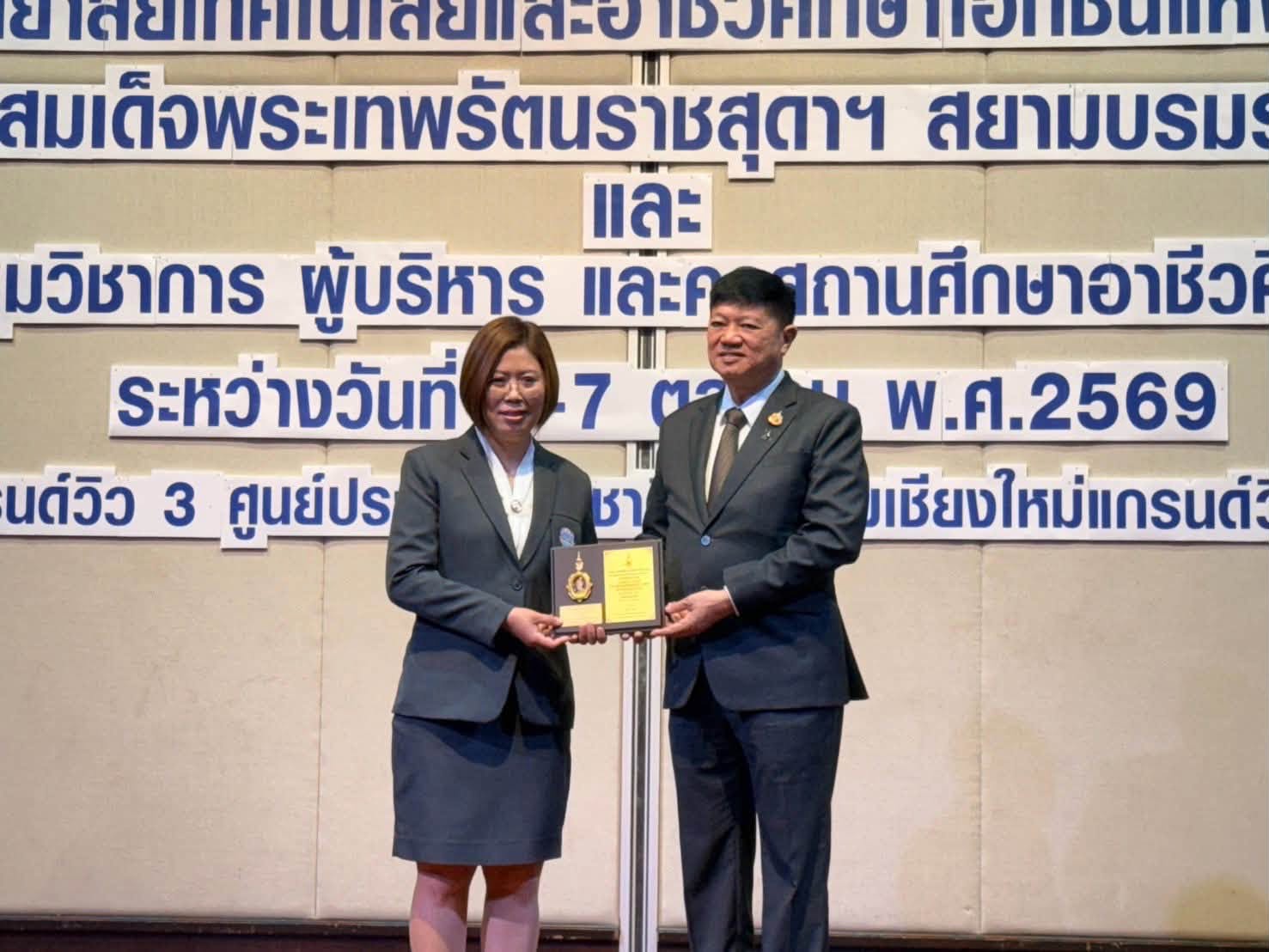 ผช.รมต. "สุรชาติ" เปิดประชุมอาชีวะเอกชนแห่งประเทศไทย หนุนพัฒนาทักษะแรงงานยุคใหม่ — ภาพที่ 4