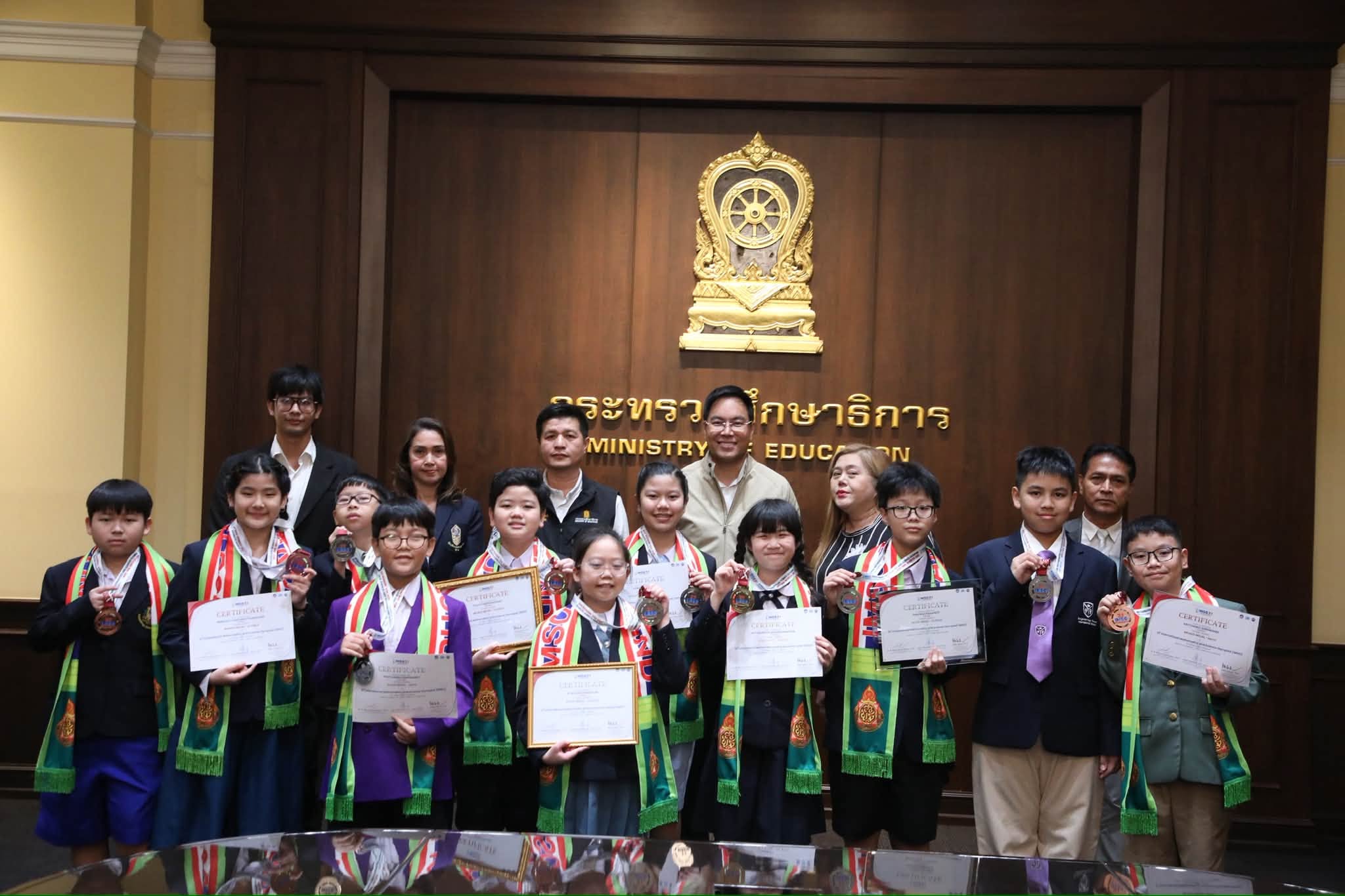 “อัครนันท์” แสดงความยินดีทีม IMSO คว้า 12 เหรียญเงิน - ทองแดง พร้อมให้พรนักเรียนไทยลุยศึก WMSC ที่บัลแกเรีย — ภาพที่ 4