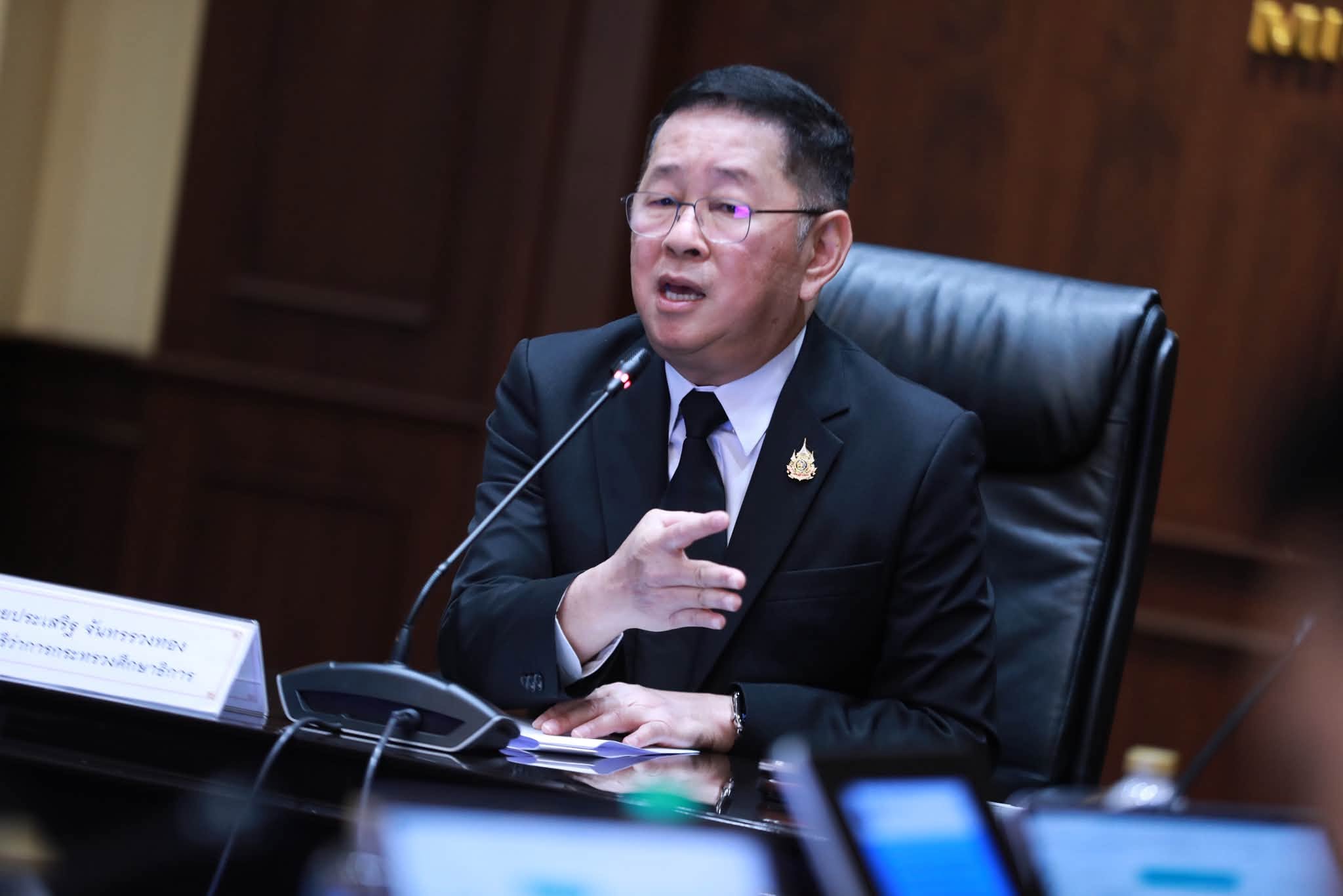 "ประเสริฐ" เผยผลประชุมผู้บริหาร สปีดแผน Flagship ปี 70 เร่งสรุปงบซ่อม รร.น้ำท่วมสิ้นเดือน ให้ทันเปิดเรียน พร้อมลุย e-Office เต็มรูปแบบต้นปี เชื่อม Edu-pass — ภาพที่ 2