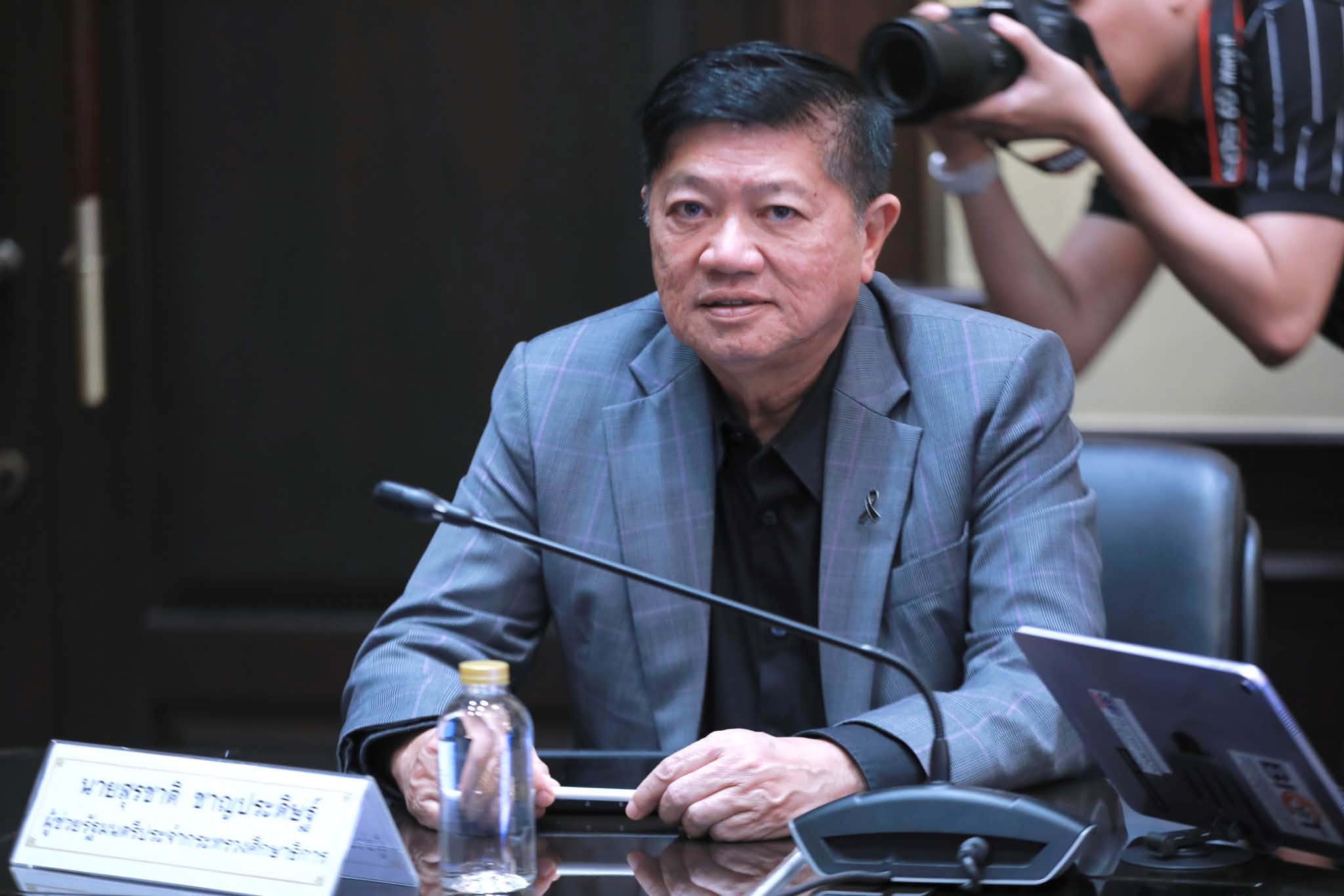 "ประเสริฐ" เผยผลประชุมผู้บริหาร สปีดแผน Flagship ปี 70 เร่งสรุปงบซ่อม รร.น้ำท่วมสิ้นเดือน ให้ทันเปิดเรียน พร้อมลุย e-Office เต็มรูปแบบต้นปี เชื่อม Edu-pass — ภาพที่ 4