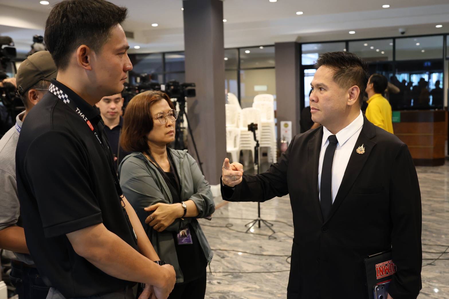 “วราวุธ” เผย น้ำท่วมนิคมฯ ลาดกระบัง-บางชัน ยังไม่มีผลกระทบเชิงเศรษฐกิจ กำชับ กนอ. ดูแลชุมชนรอบข้าง ระบุ ตราบใดที่ฟ้ายังครึ้มก็ยังประมาทไม่ได้ — ภาพที่ 3
