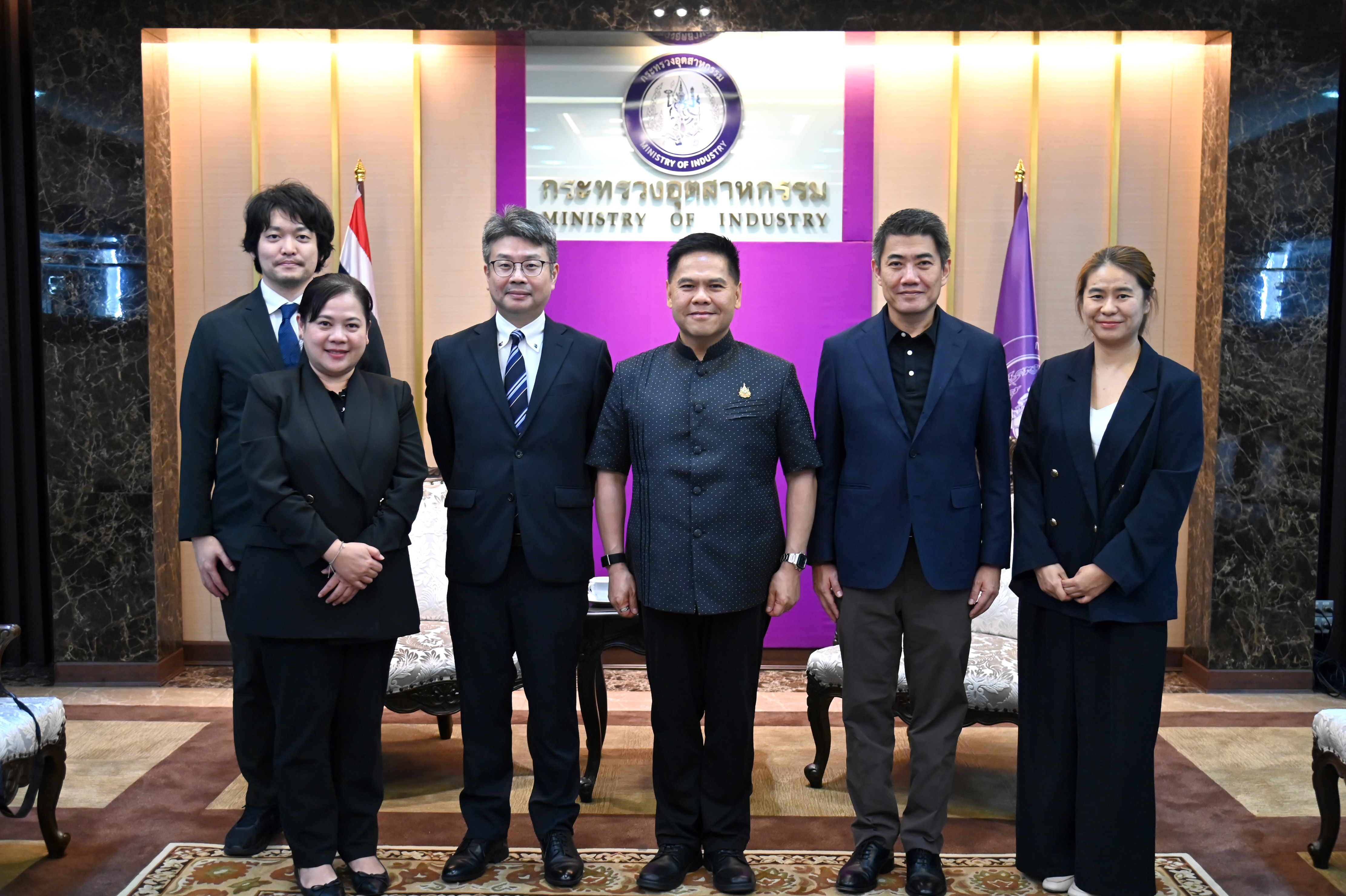 วราวุธ ให้สัมภาษณ์พิเศษ สำนักข่าวเคียวโด ญี่ปุ่น ย้ำแนวทางความร่วมมือ อุตสาหกรรมไทย-ญี่ปุ่น — ภาพที่ 8