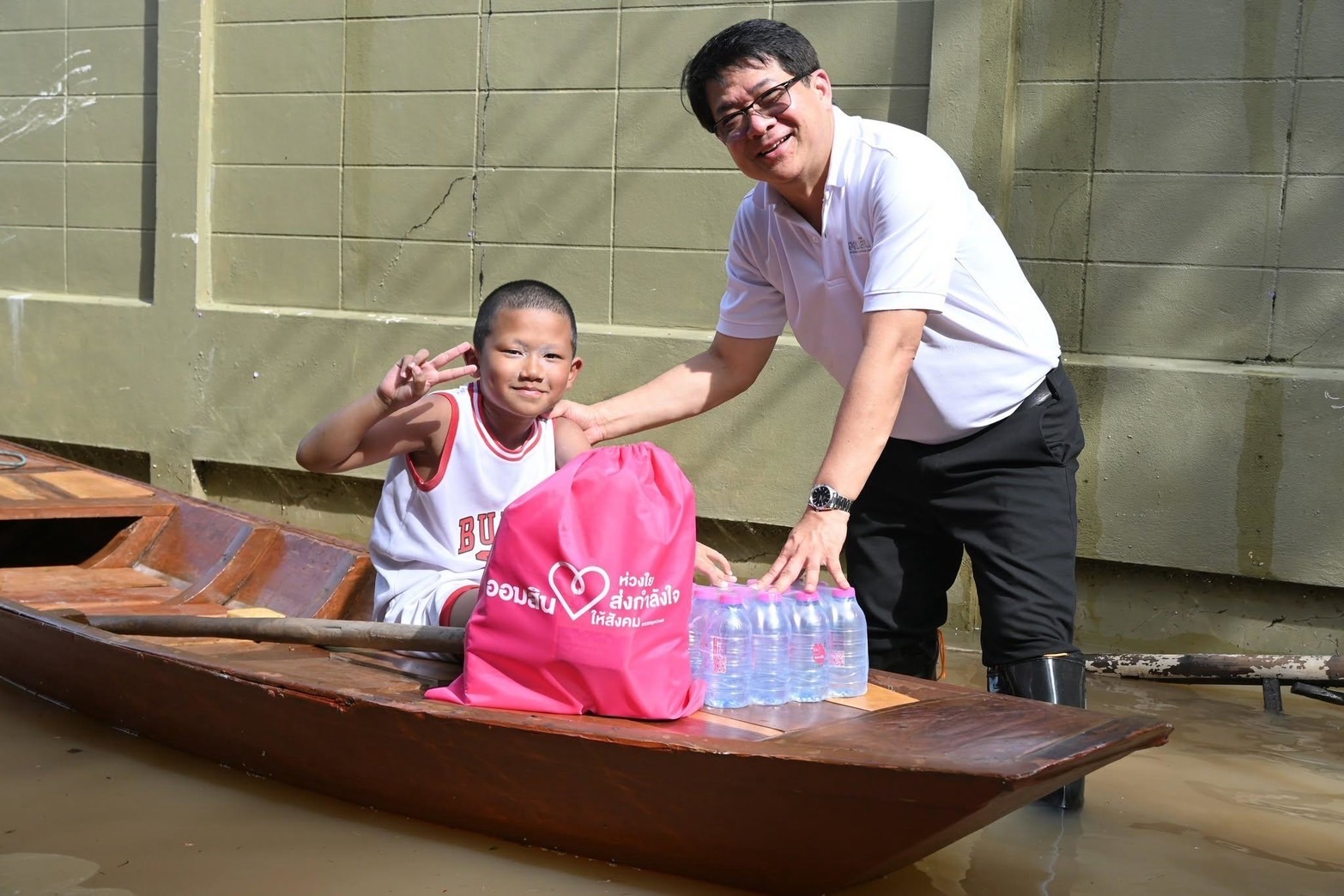 ออมสินขานรับนโยบายรัฐ ช่วยลูกหนี้น้ำท่วมตั้งหลัก พักหนี้ – ไม่คิดดอกเบี้ย 3 เดือน ยกระดับสินเชื่อเติมทุนซ่อมบ้าน – ฟื้นอาชีพ – ฟื้นกิจการ ดอกเบี้ย 0% ใน 6 เดือนแรก — ภาพที่ 6