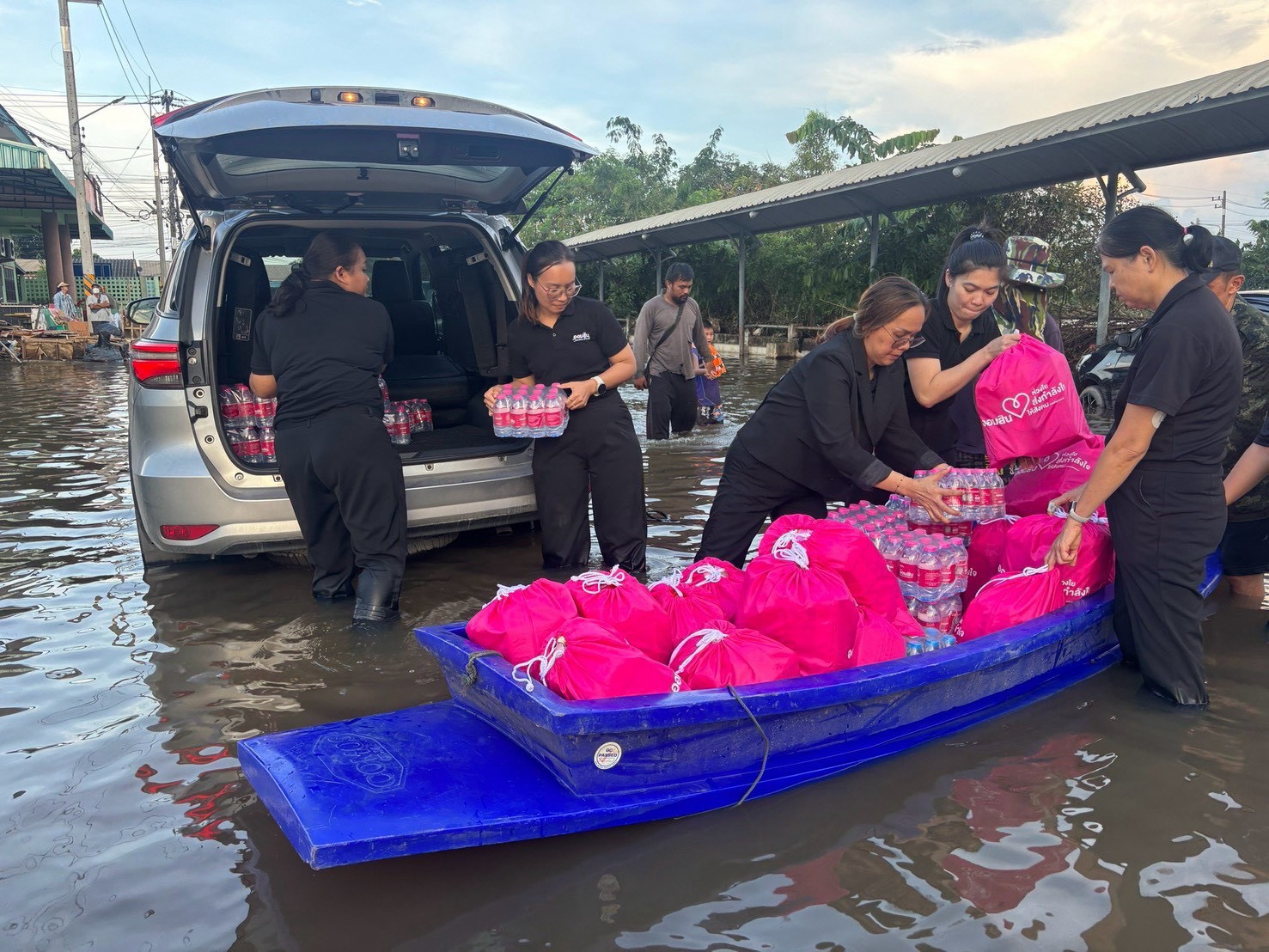 ออมสินขานรับนโยบายรัฐ ช่วยลูกหนี้น้ำท่วมตั้งหลัก พักหนี้ – ไม่คิดดอกเบี้ย 3 เดือน ยกระดับสินเชื่อเติมทุนซ่อมบ้าน – ฟื้นอาชีพ – ฟื้นกิจการ ดอกเบี้ย 0% ใน 6 เดือนแรก — ภาพที่ 8