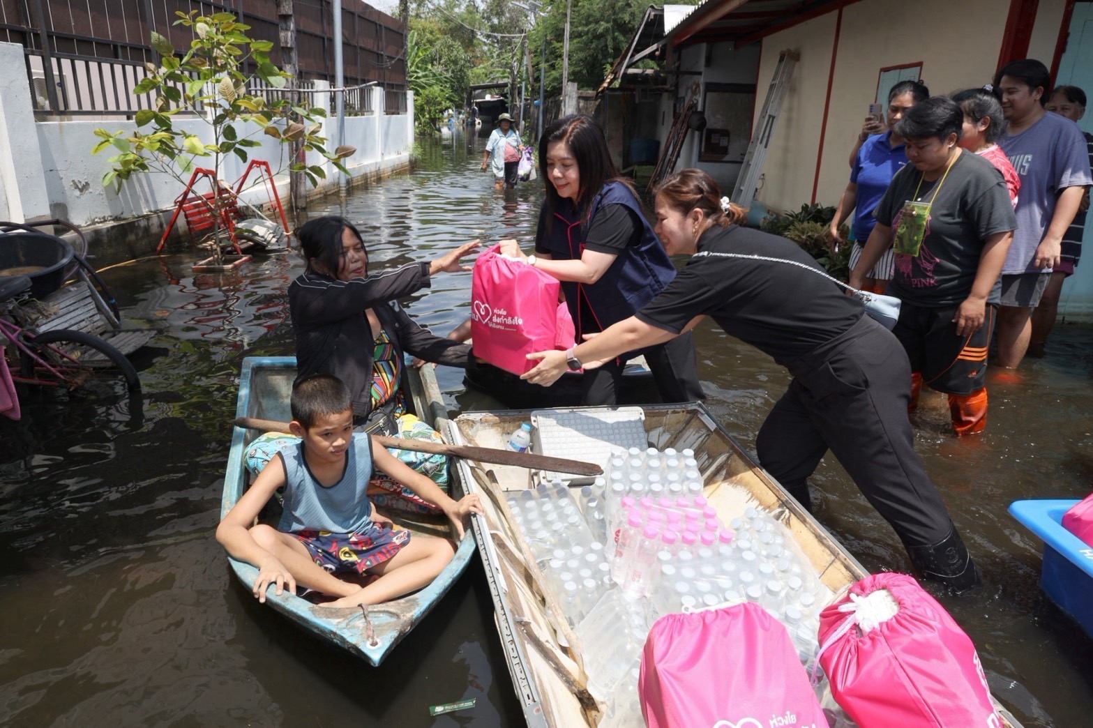 ออมสินขานรับนโยบายรัฐ ช่วยลูกหนี้น้ำท่วมตั้งหลัก พักหนี้ – ไม่คิดดอกเบี้ย 3 เดือน ยกระดับสินเชื่อเติมทุนซ่อมบ้าน – ฟื้นอาชีพ – ฟื้นกิจการ ดอกเบี้ย 0% ใน 6 เดือนแรก — ภาพที่ 7