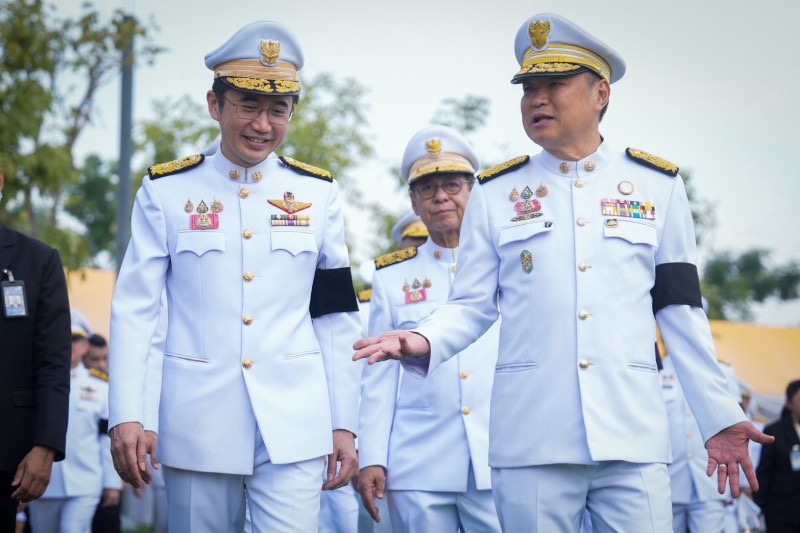 “ยศชนัน” ร่วมคณะรัฐมนตรี วางพวงมาลาถวายราชสักการะ เนื่องในวันนวมินทรมหาราช 13 ตุลาคม 2569 — ภาพที่ 3