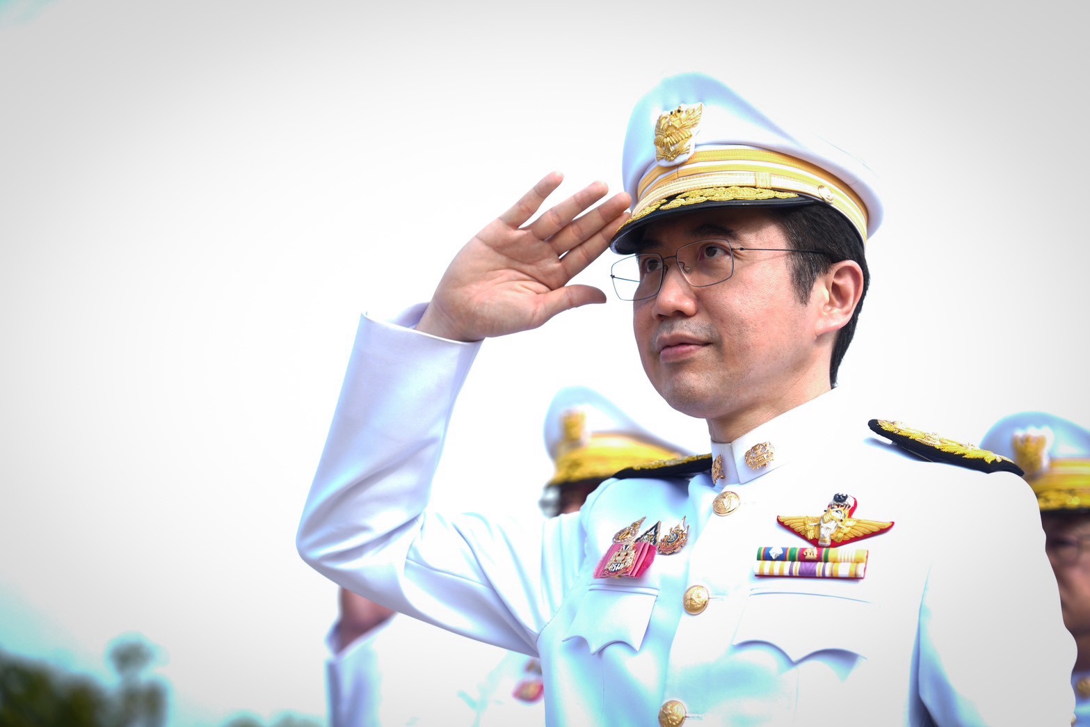 “ยศชนัน” ร่วมคณะรัฐมนตรี วางพวงมาลาถวายราชสักการะ เนื่องในวันนวมินทรมหาราช 13 ตุลาคม 2569 — ภาพที่ 2