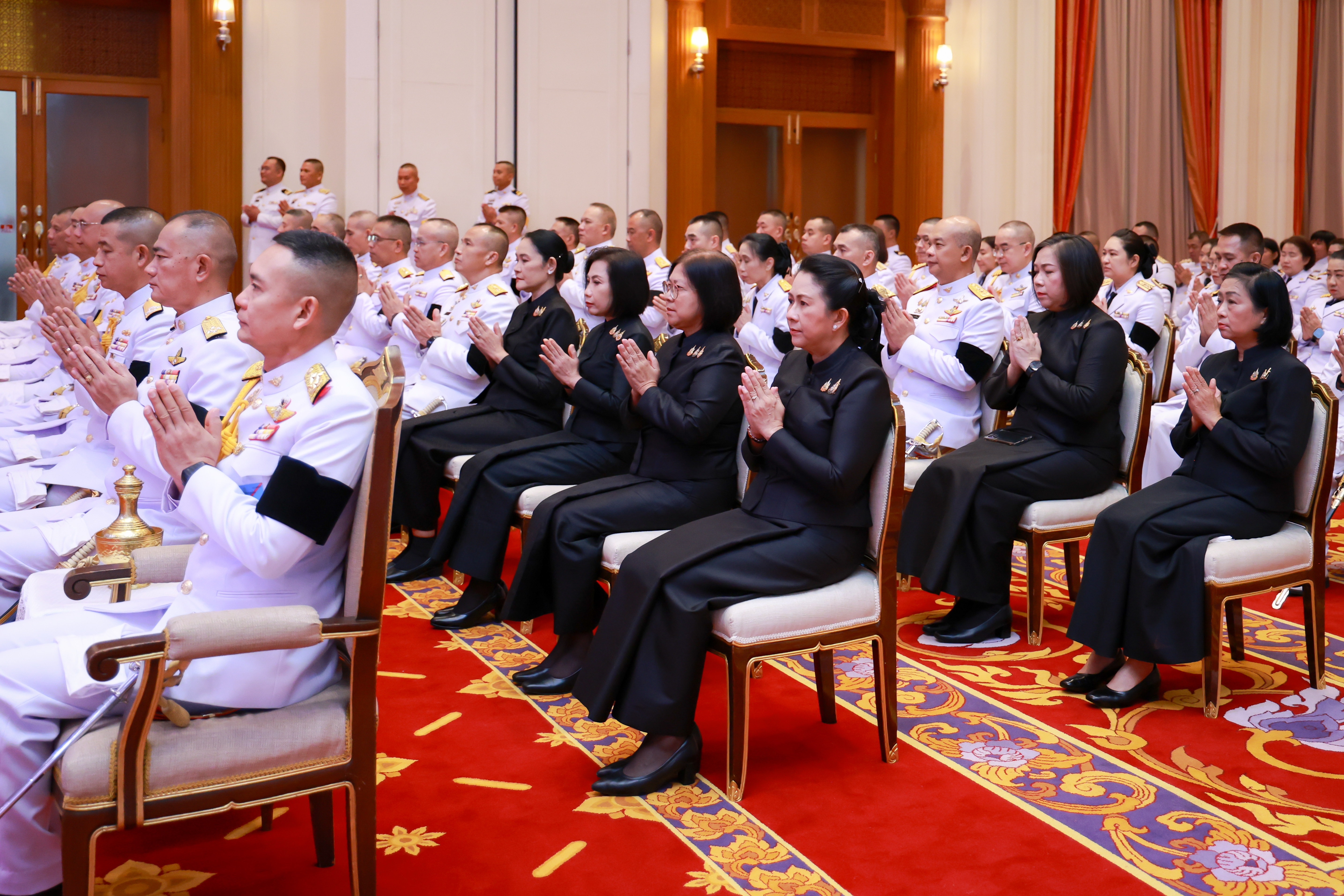 สำนักงานปลัดกระทรวงกลาโหม จัดพิธีบำเพ็ญกุศลถวายเป็นพระราชกุศล น้อมรำลึกในพระมหากรุณาธิคุณ สมเด็จพระนางเจ้าสิริกิต์ พระบรมราชินีนาถ พระบรมราชชนนีพันปีหลวง — ภาพที่ 6