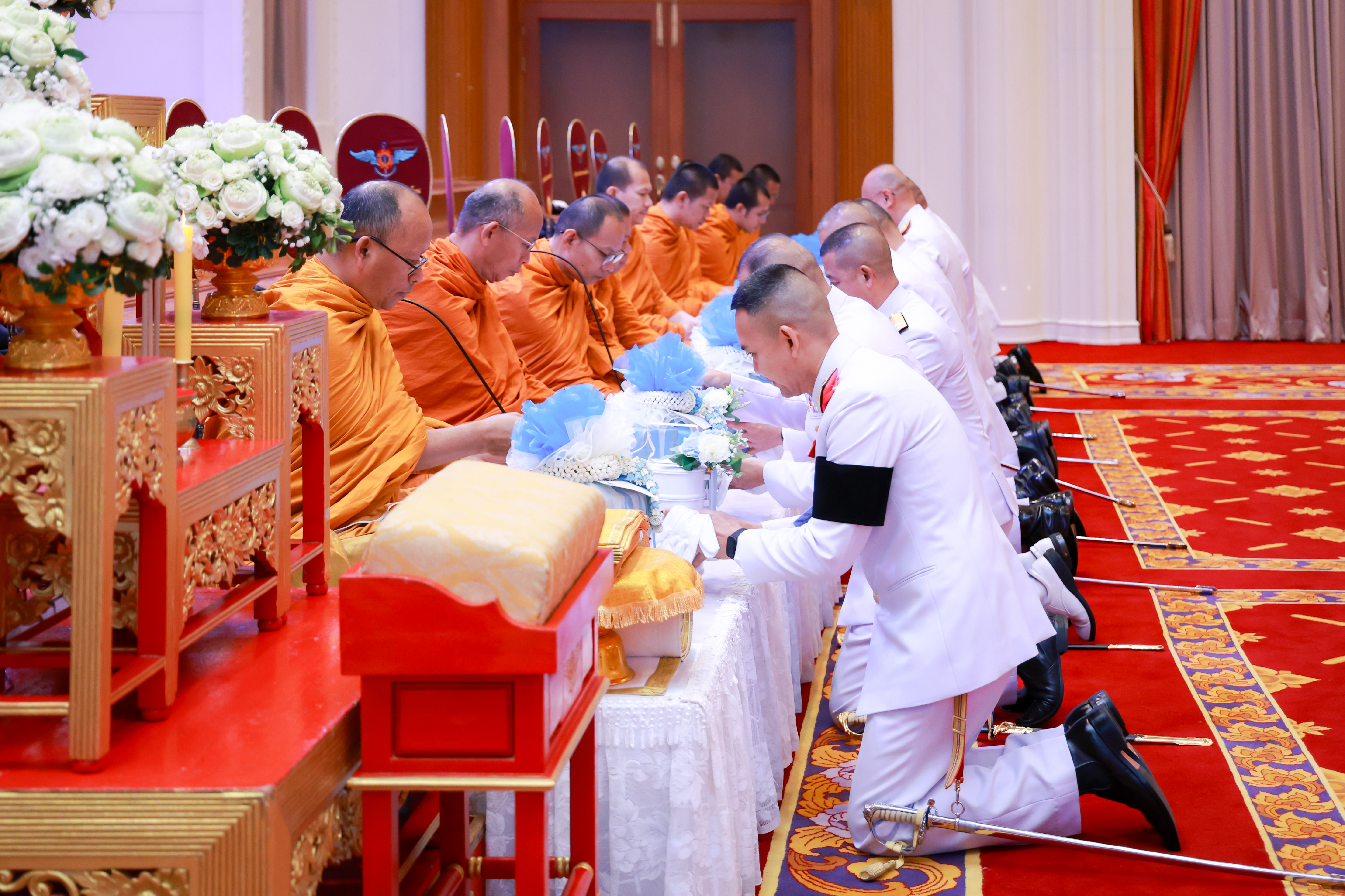 สำนักงานปลัดกระทรวงกลาโหม จัดพิธีบำเพ็ญกุศลถวายเป็นพระราชกุศล น้อมรำลึกในพระมหากรุณาธิคุณ สมเด็จพระนางเจ้าสิริกิต์ พระบรมราชินีนาถ พระบรมราชชนนีพันปีหลวง — ภาพที่ 8