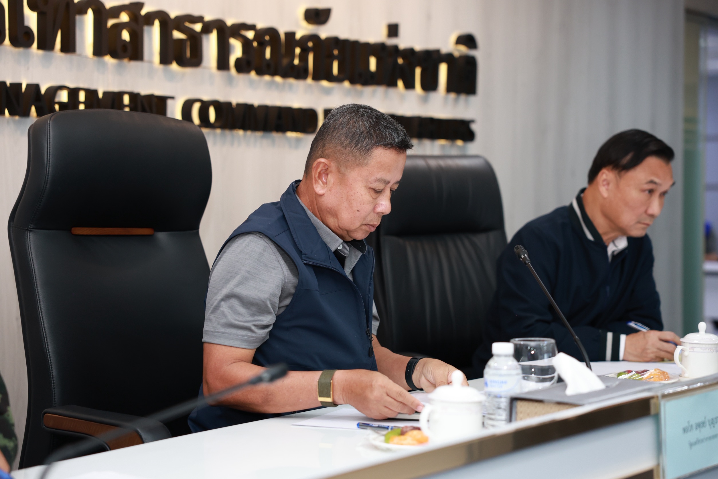 รัฐบาลผนึกกำลังทุกภาคส่วน บูรณาการเรือและเครื่องผลักดันน้ำรวม 130 ลำ/เครื่อง เร่งวางแผนระบายน้ำลุ่มน้ำบางปะกงสู่อ่าวไทย ย้ำใช้ทรัพยากรอย่างมีประสิทธิภาพ ลดผลกระทบประชาชนทั้งลุ่มน้ำ — ภาพที่ 2