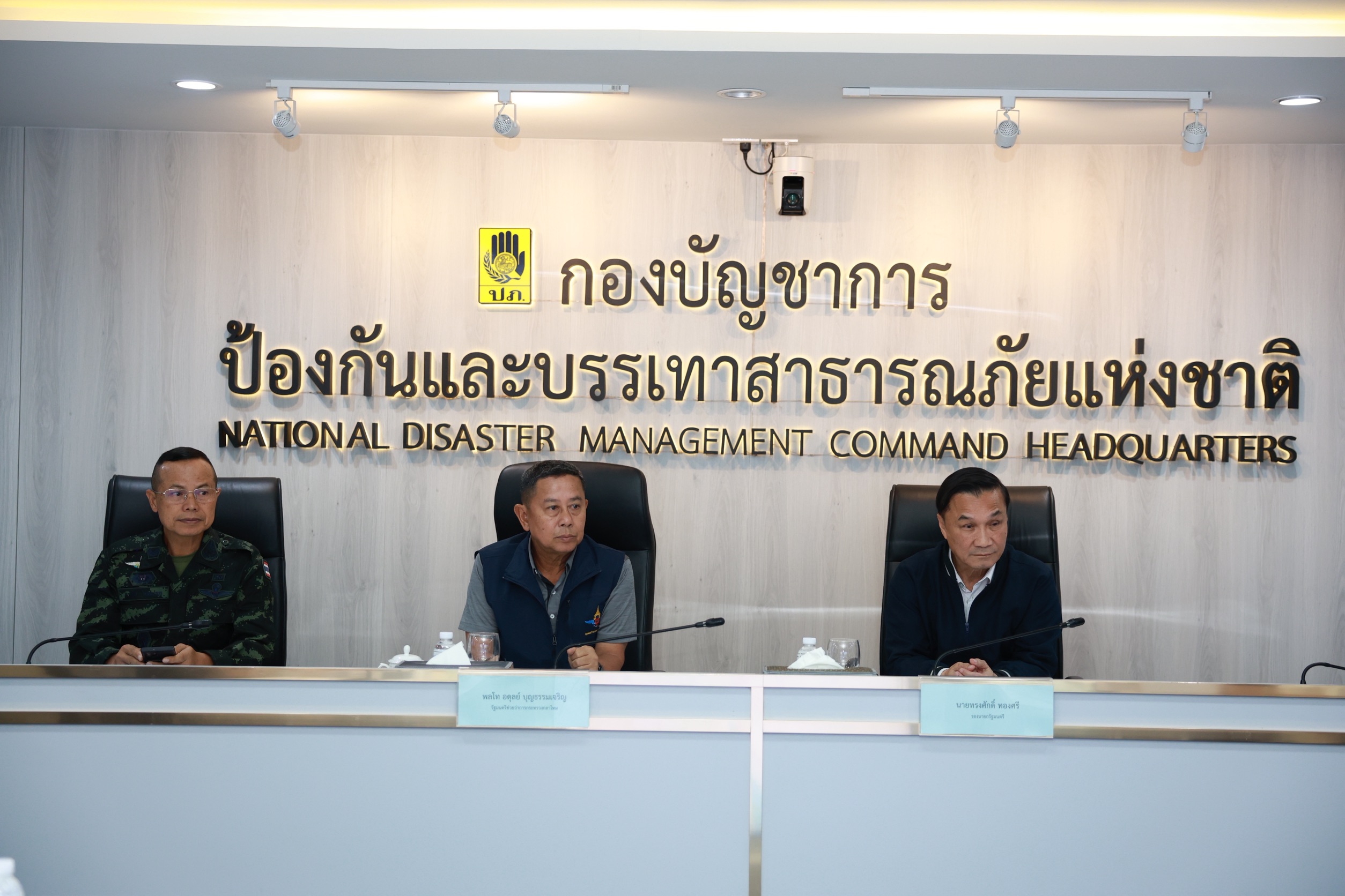 รัฐบาลผนึกกำลังทุกภาคส่วน บูรณาการเรือและเครื่องผลักดันน้ำรวม 130 ลำ/เครื่อง เร่งวางแผนระบายน้ำลุ่มน้ำบางปะกงสู่อ่าวไทย ย้ำใช้ทรัพยากรอย่างมีประสิทธิภาพ ลดผลกระทบประชาชนทั้งลุ่มน้ำ — ภาพที่ 3