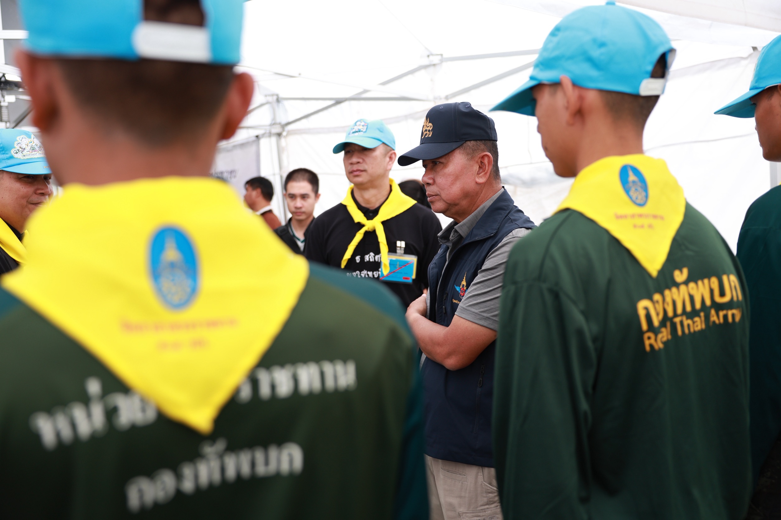 รมว.กลาโหม ผนึก 3 กระทรวง ลุยปราจีนบุรี ดูแลผู้ป่วย–เยี่ยมศูนย์พักพิง ย้ำแก้น้ำท่วมลุ่มน้ำบางปะกงต้องมองทั้งระบบ เร่งเยียวยา เตรียมฟื้นฟูหลังน้ำลด — ภาพที่ 4