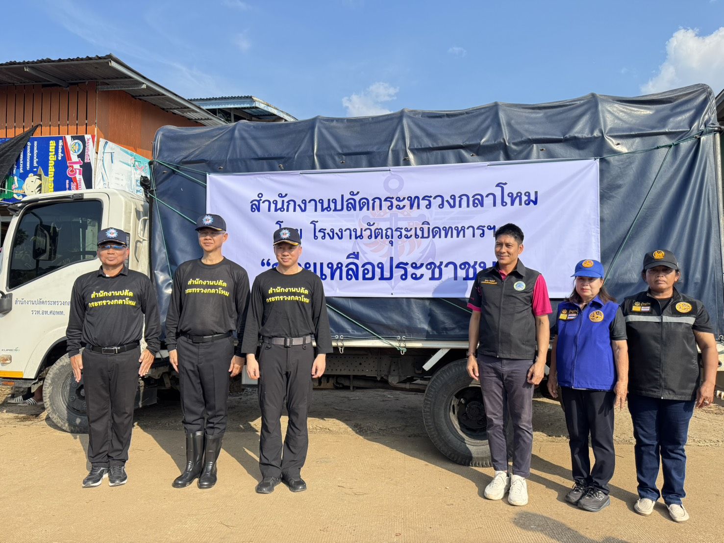 ปลัดกระทรวงกลาโหมห่วงใยผู้ประสบอุทกภัย ผนึกกำลังทุกภาคส่วน เร่งช่วยเหลือประชาชน จ.นครสวรรค์ — ภาพที่ 6