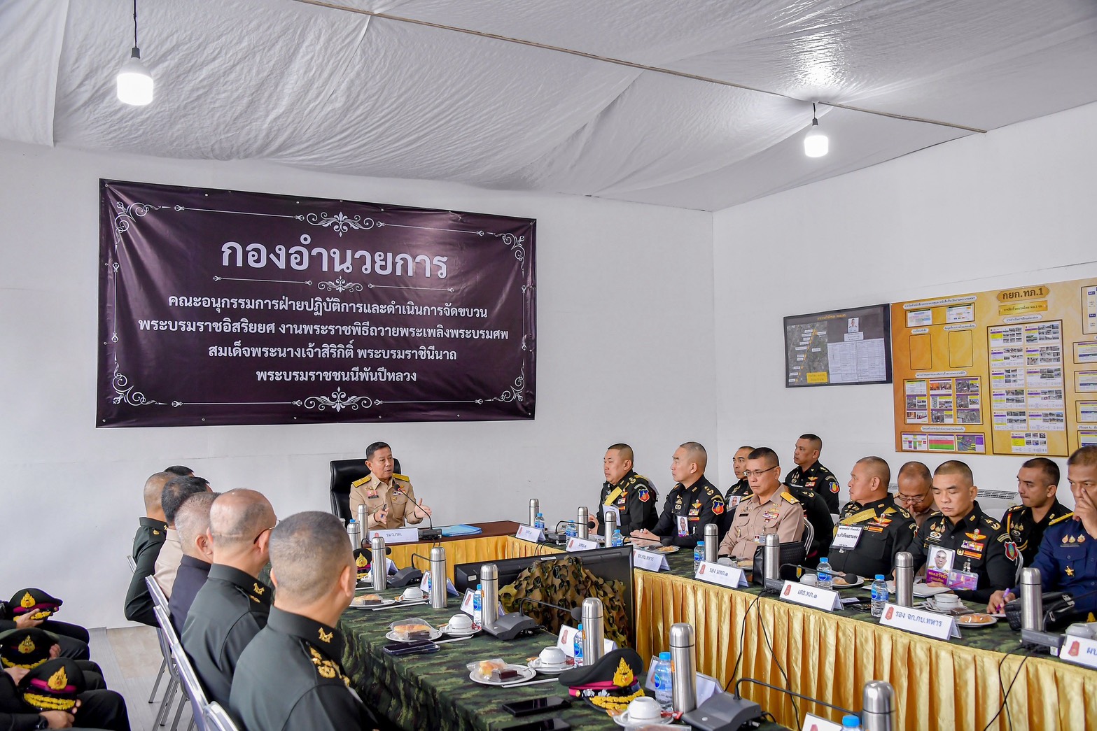 รมว.กลาโหม ตรวจเยี่ยมการซักซ้อมริ้วขบวนพระบรมราชอิสริยยศ สมเด็จพระพันปีหลวง ณ พื้นที่บางเขน ติดตามความพร้อมกำลังพลและการปฏิบัติตามลำดับพระราชพิธี — ภาพที่ 3