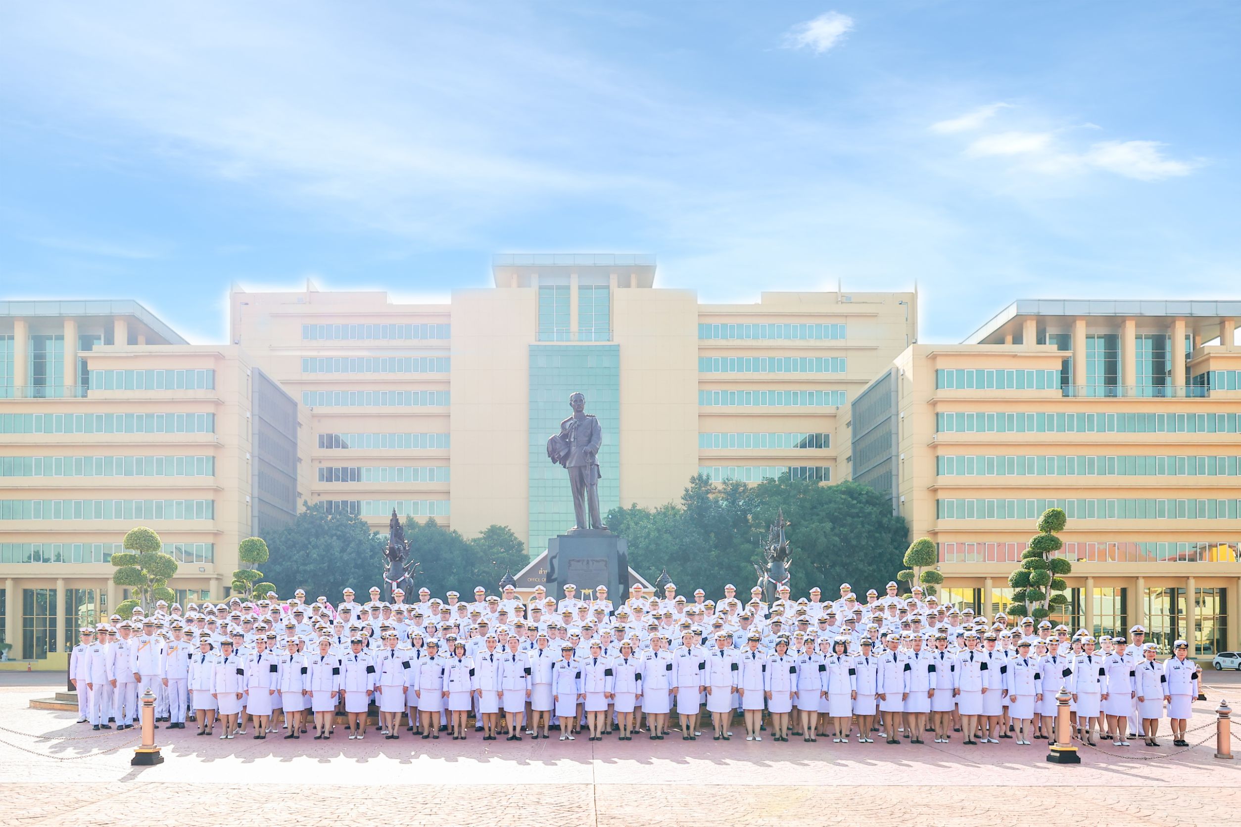 ปลัดกระทรวงกลาโหมร่วมวางพวงมาลาถวายราชสักการะ น้อมรำลึกพระมหากรุณาธิคุณ “สมเด็จพระปิยมหาราช” เนื่องในวันปิยมหาราช ประจำปี ๒๕๖๙ — ภาพที่ 6
