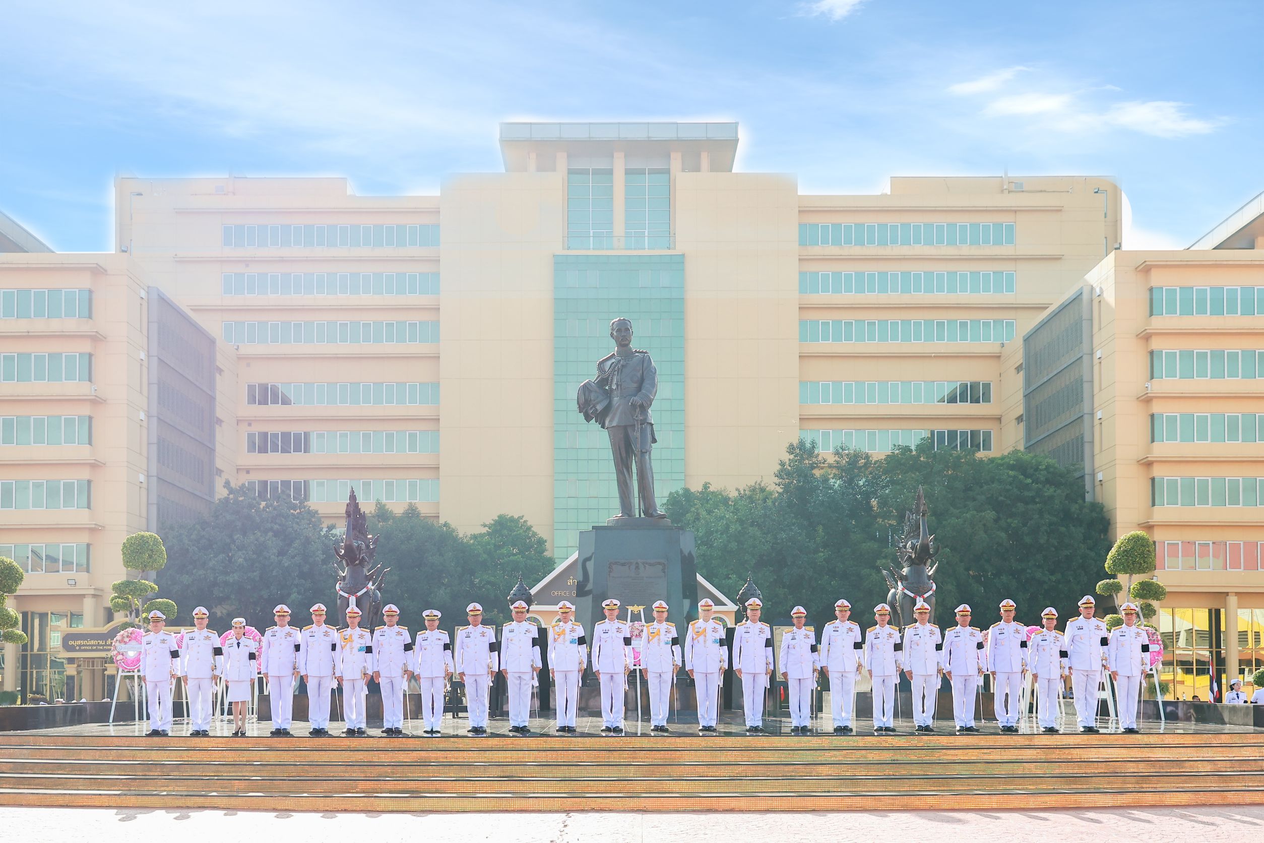 ปลัดกระทรวงกลาโหมร่วมวางพวงมาลาถวายราชสักการะ น้อมรำลึกพระมหากรุณาธิคุณ “สมเด็จพระปิยมหาราช” เนื่องในวันปิยมหาราช ประจำปี ๒๕๖๙ — ภาพที่ 5