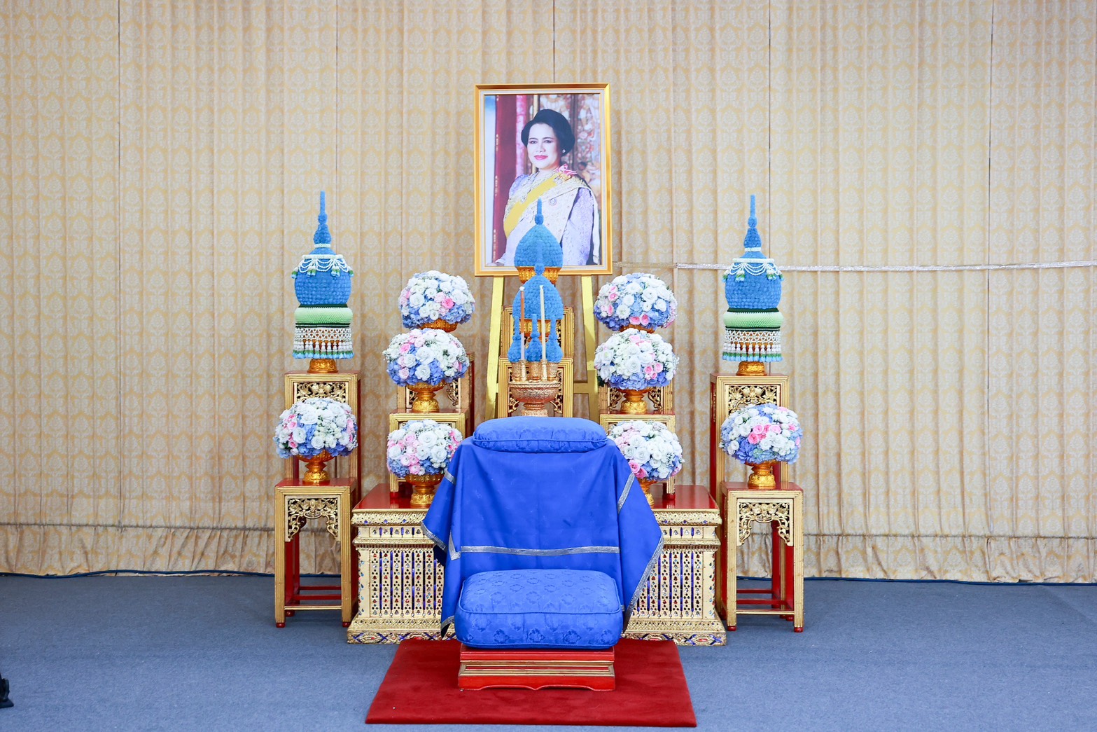 ปลัดกระทรวงกลาโหม ร่วมพิธีทำบุญตักบาตรถวายพระราชกุศล เนื่องในวันคล้ายวันสวรรคต สมเด็จพระนางเจ้าสิริกิติ์ พระบรมราชินีนาถ พระบรมราชชนนีพันปีหลวง ๒๔ ตุลาคม ๒๕๖๙ — ภาพที่ 2