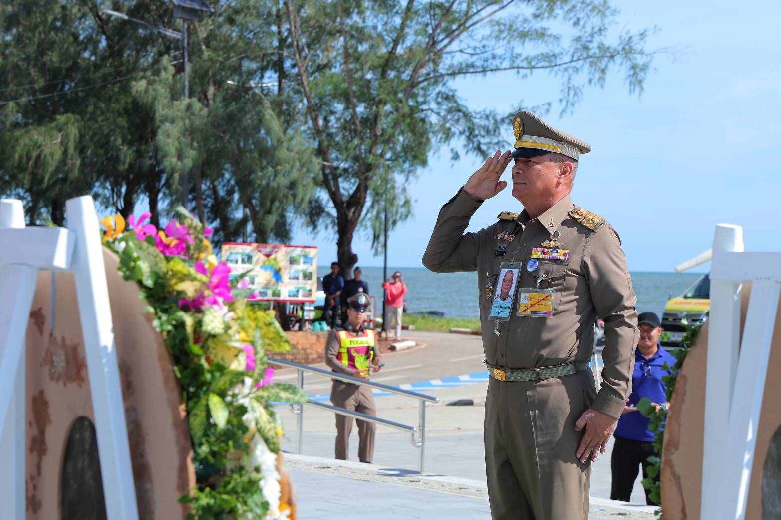 รมว.กลาโหม ร่วมพิธีวางพวงมาลา รำลึก 76 ปี สดุดีวีรชนทหารเรือไทยสมรภูมิเกาหลี เชิดชูเกียรติผู้กล้า ผู้เสียสละเพื่อชาติ — ภาพที่ 2