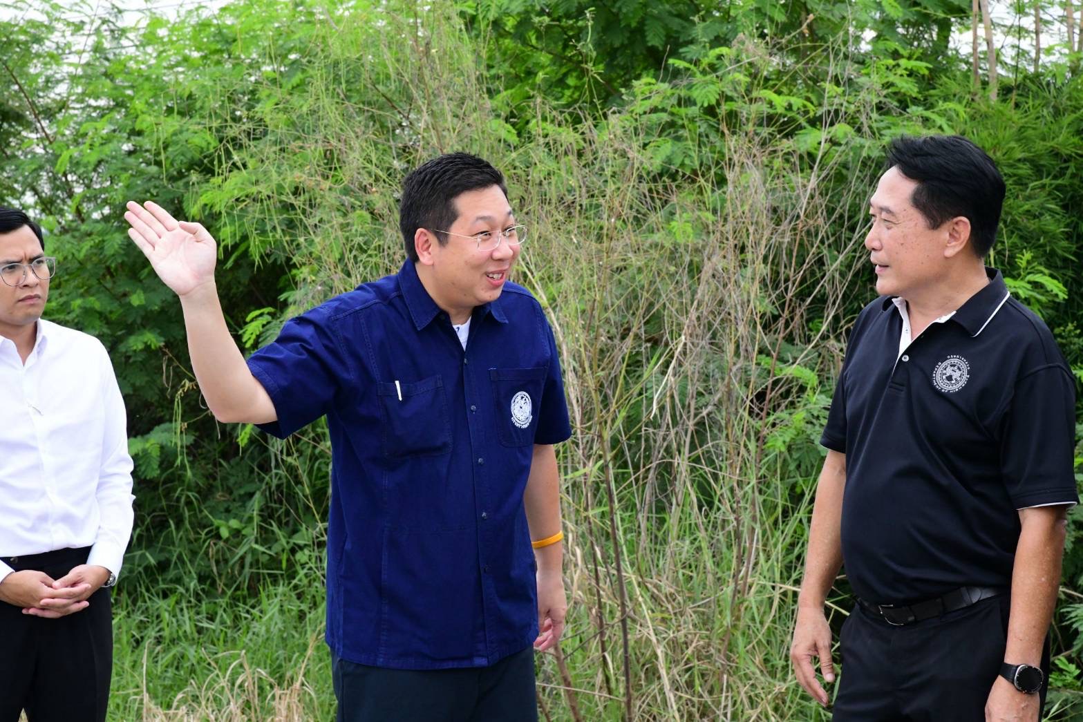 “ภัทรพงศ์” ลงพื้นที่ตรวจทางหลวงหมายเลข 11 สายแยกอินทร์บุรี–อำเภอสากเหล็ก ตอน อำเภอทับคล้อ–อำเภอสากเหล็ก เร่งซ่อมแซมผิวทางภายในเดือนพฤศจิกายน 2569 เพื่อความปลอดภัยในการใช้รถใช้ถนนของประชาชน — ภาพที่ 3