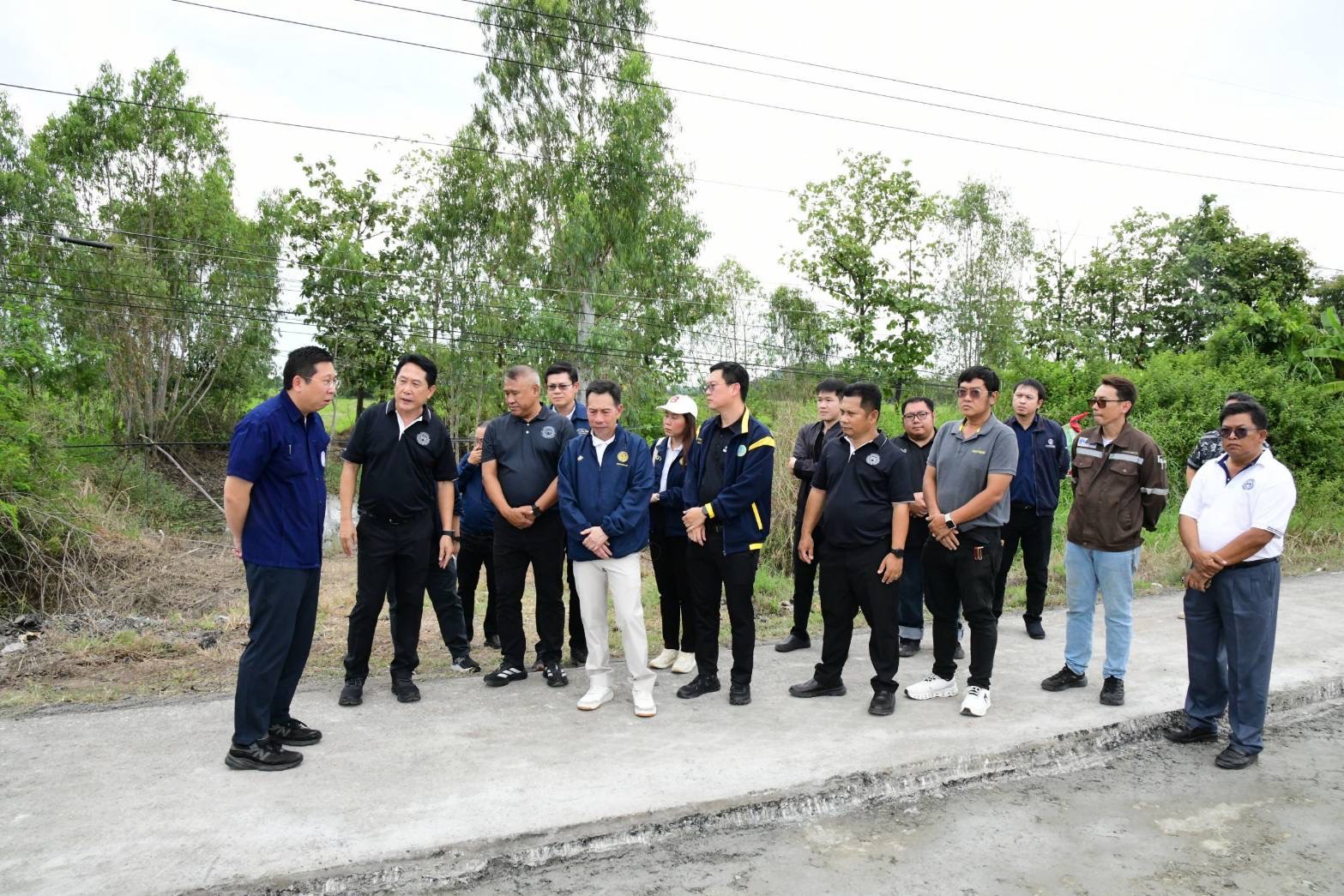 “ภัทรพงศ์” ลงพื้นที่ตรวจทางหลวงหมายเลข 11 สายแยกอินทร์บุรี–อำเภอสากเหล็ก ตอน อำเภอทับคล้อ–อำเภอสากเหล็ก เร่งซ่อมแซมผิวทางภายในเดือนพฤศจิกายน 2569 เพื่อความปลอดภัยในการใช้รถใช้ถนนของประชาชน — ภาพที่ 5