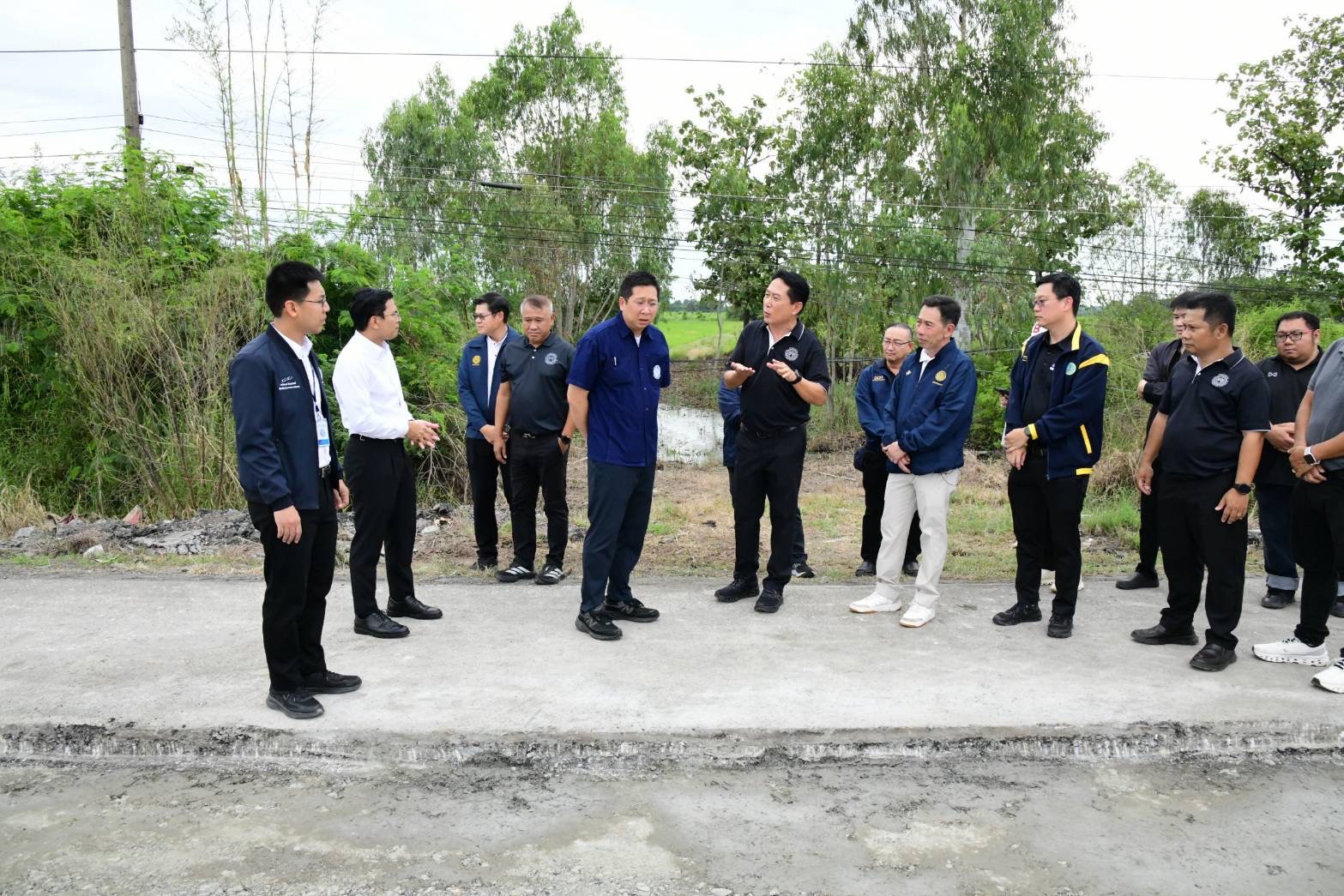 “ภัทรพงศ์” ลงพื้นที่ตรวจทางหลวงหมายเลข 11 สายแยกอินทร์บุรี–อำเภอสากเหล็ก ตอน อำเภอทับคล้อ–อำเภอสากเหล็ก เร่งซ่อมแซมผิวทางภายในเดือนพฤศจิกายน 2569 เพื่อความปลอดภัยในการใช้รถใช้ถนนของประชาชน — ภาพที่ 10