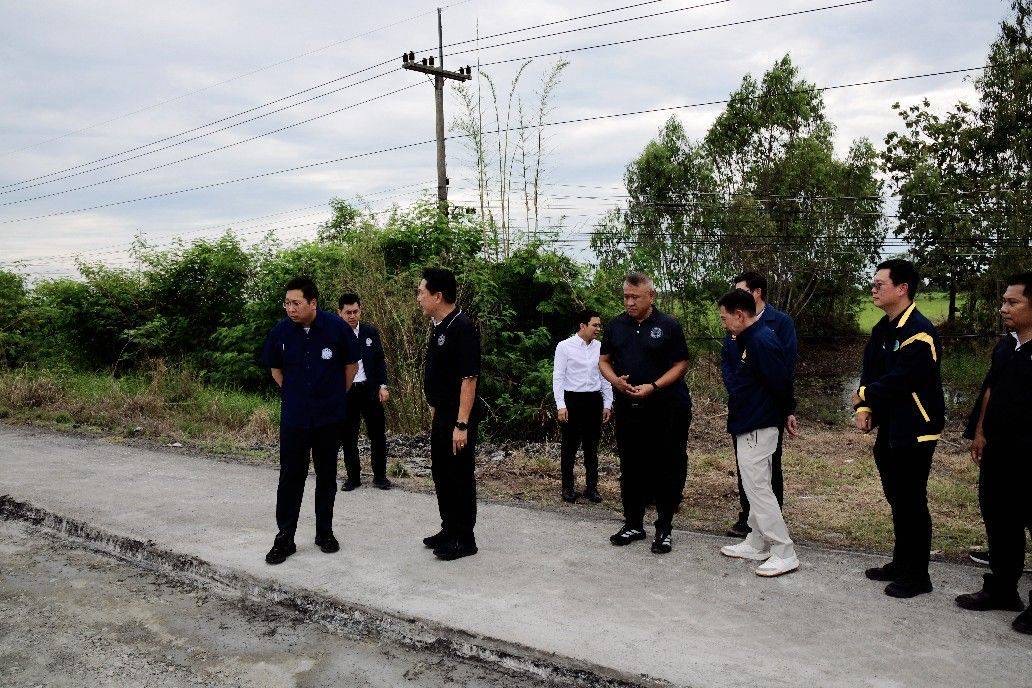 “ภัทรพงศ์” ลงพื้นที่ตรวจทางหลวงหมายเลข 11 สายแยกอินทร์บุรี–อำเภอสากเหล็ก ตอน อำเภอทับคล้อ–อำเภอสากเหล็ก เร่งซ่อมแซมผิวทางภายในเดือนพฤศจิกายน 2569 เพื่อความปลอดภัยในการใช้รถใช้ถนนของประชาชน — ภาพที่ 8