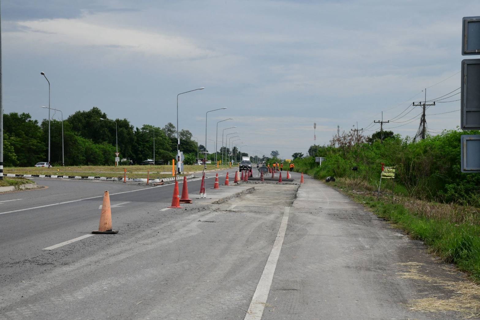 “ภัทรพงศ์” ลงพื้นที่ตรวจทางหลวงหมายเลข 11 สายแยกอินทร์บุรี–อำเภอสากเหล็ก ตอน อำเภอทับคล้อ–อำเภอสากเหล็ก เร่งซ่อมแซมผิวทางภายในเดือนพฤศจิกายน 2569 เพื่อความปลอดภัยในการใช้รถใช้ถนนของประชาชน — ภาพที่ 14