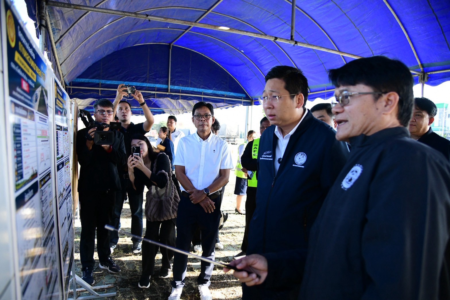 “ภัทรพงศ์” ลงพื้นที่พิษณุโลก ตรวจเยี่ยมโครงข่ายทางหลวงและศูนย์ควบคุมการบิน มุ่งยกระดับระบบคมนาคมและมาตรฐานความปลอดภัยในการเดินทาง — ภาพที่ 2