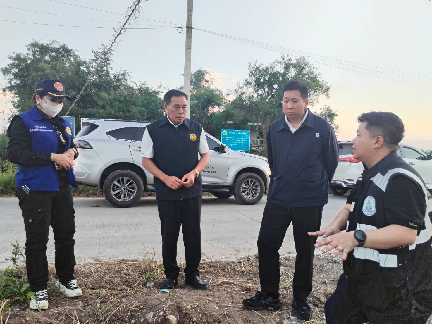 “ภัทรพงศ์” ห่วงใยชาวปทุมธานี ลงพื้นที่สำรวจเส้นทางสัญจร พร้อมมอบถุงยังชีพและข้าวกล่องจากโรงครัวภูมิใจไทย เผยสถานการณ์เริ่มคลี่คลาย — ภาพที่ 4