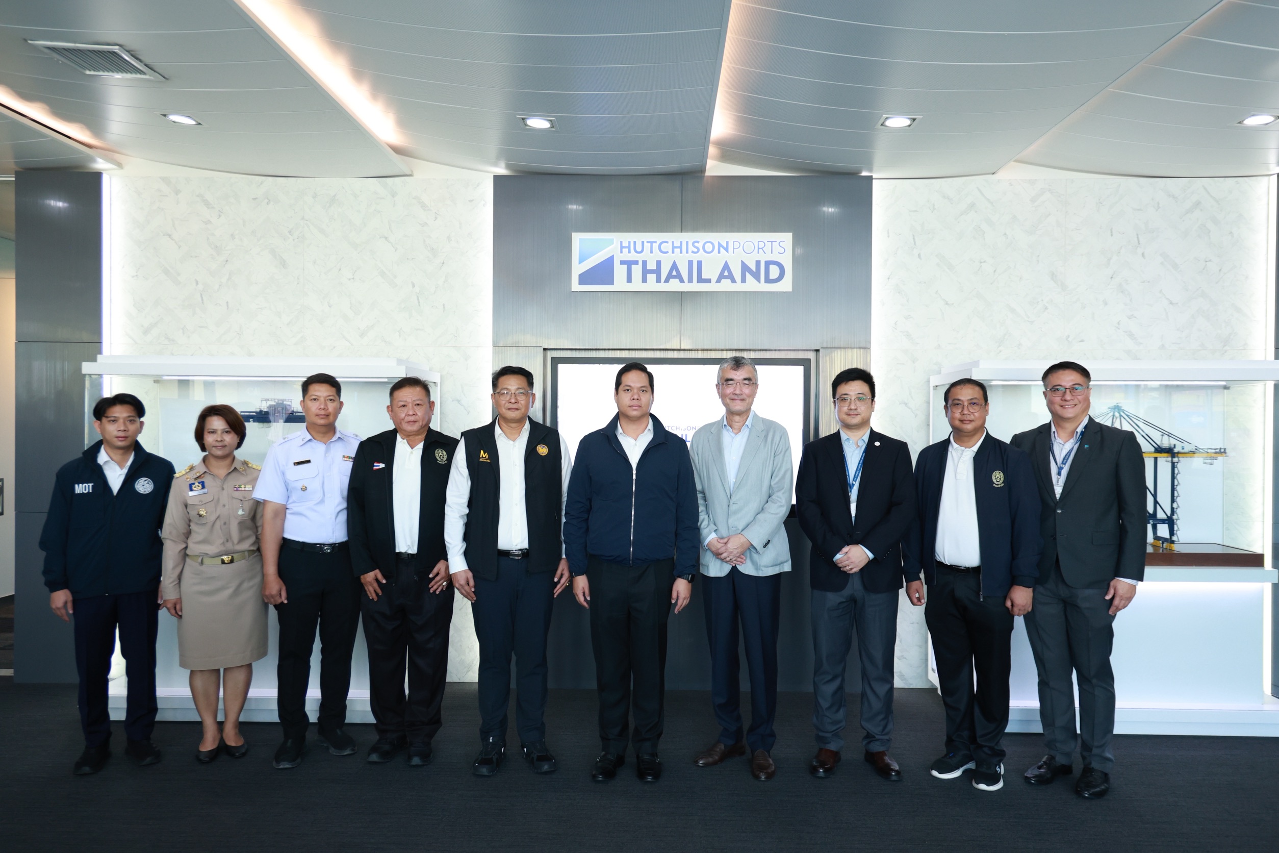 “สรรเพชญ” นำคมนาคม ศึกษาดูงานท่าเทียบเรือ ชุด D แหลมฉบัง ชู AI-รถหัวลากไร้คนขับ ขับเคลื่อนท่าเรืออัจฉริยะ — ภาพที่ 7