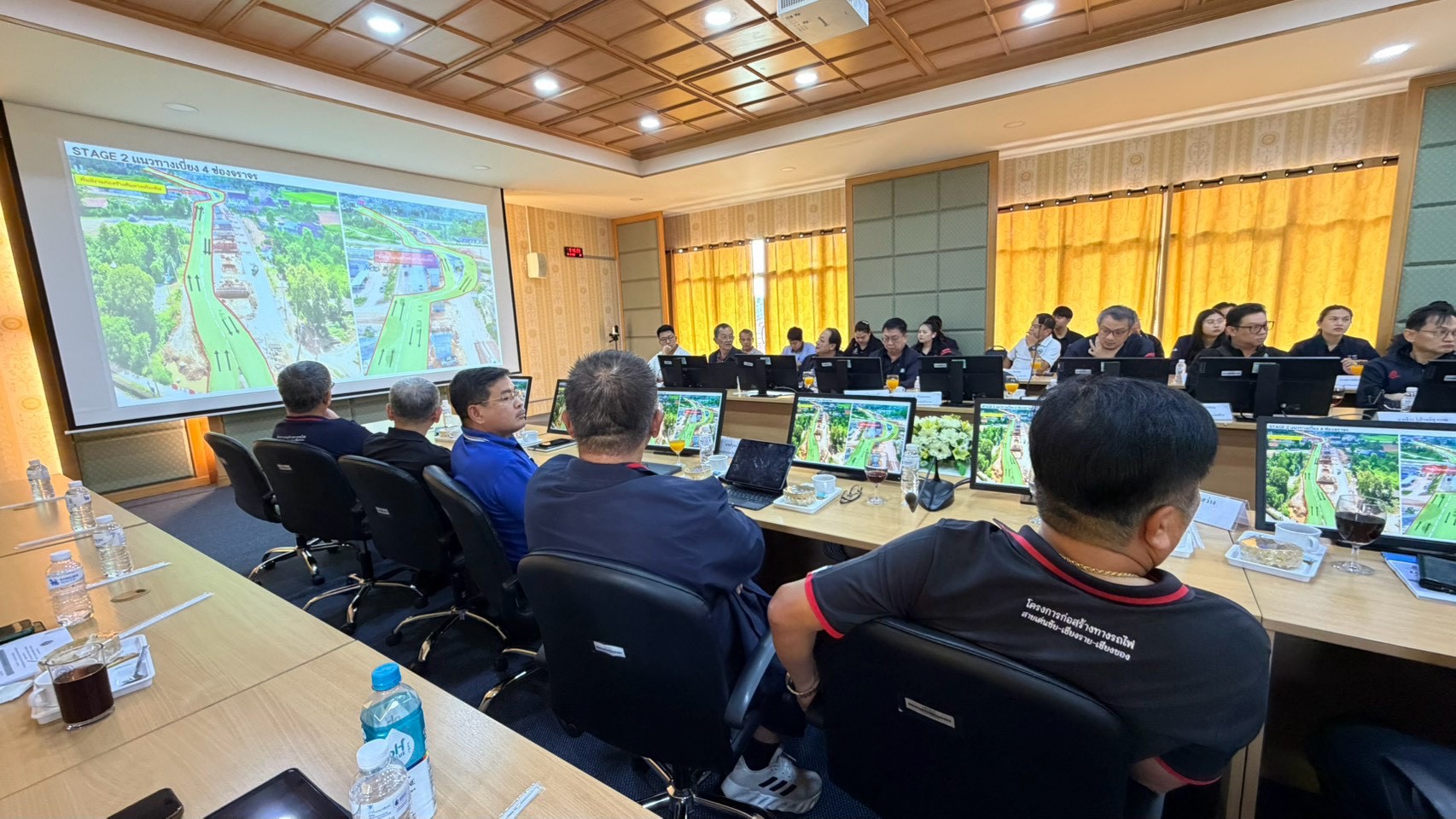 รองปลัดกระทรวงคมนาคม ลงพื้นที่ติดตามโครงการรถไฟทางคู่ สายเด่นชัย - เชียงราย - เชียงของ เน้นย้ำก่อสร้างให้แล้วเสร็จตามแผน เคร่งครัดมาตรฐานความปลอดภัย ลดผลกระทบต่อประชาชน — ภาพที่ 7