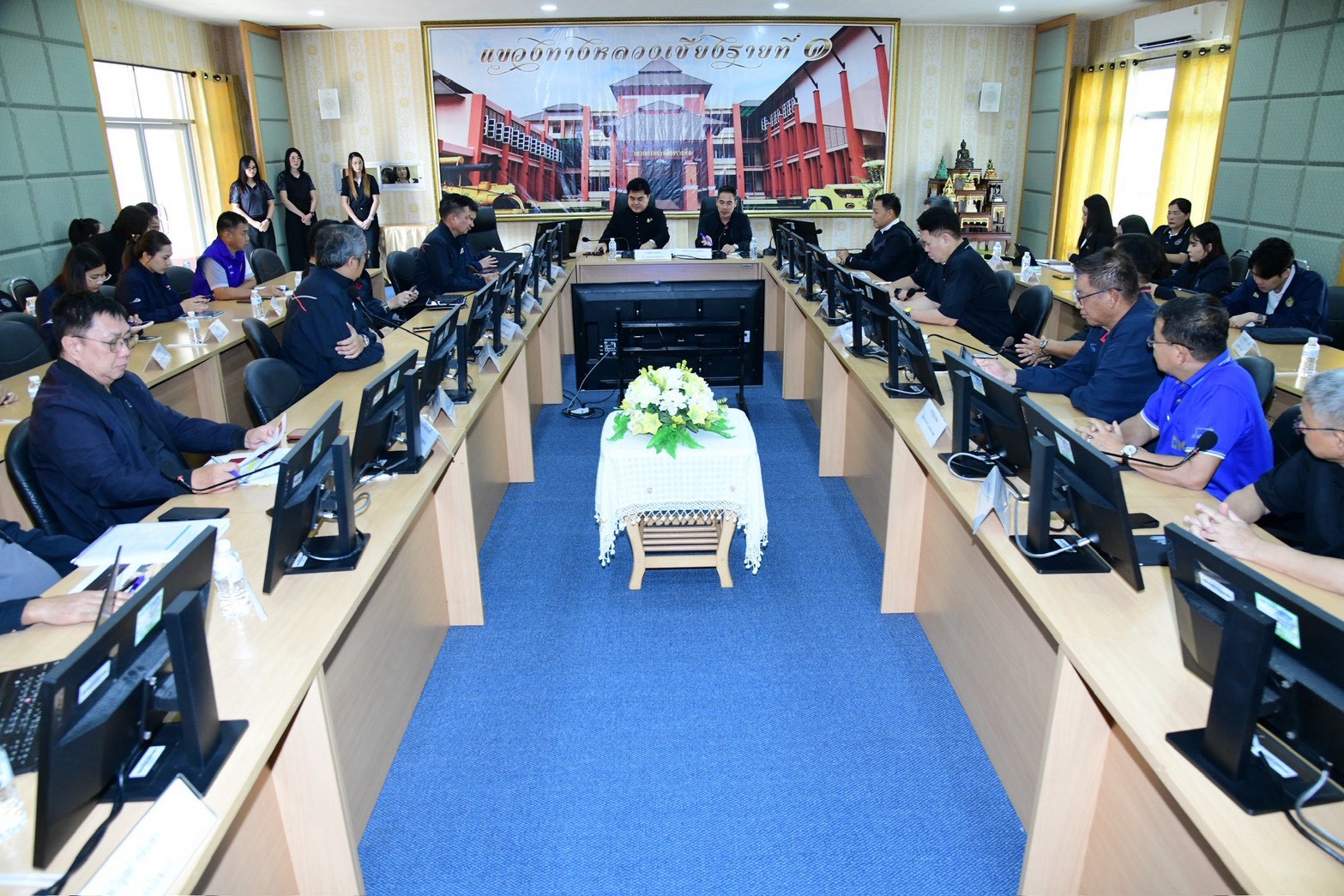 รองปลัดกระทรวงคมนาคม ลงพื้นที่ติดตามโครงการรถไฟทางคู่ สายเด่นชัย - เชียงราย - เชียงของ เน้นย้ำก่อสร้างให้แล้วเสร็จตามแผน เคร่งครัดมาตรฐานความปลอดภัย ลดผลกระทบต่อประชาชน — ภาพที่ 4