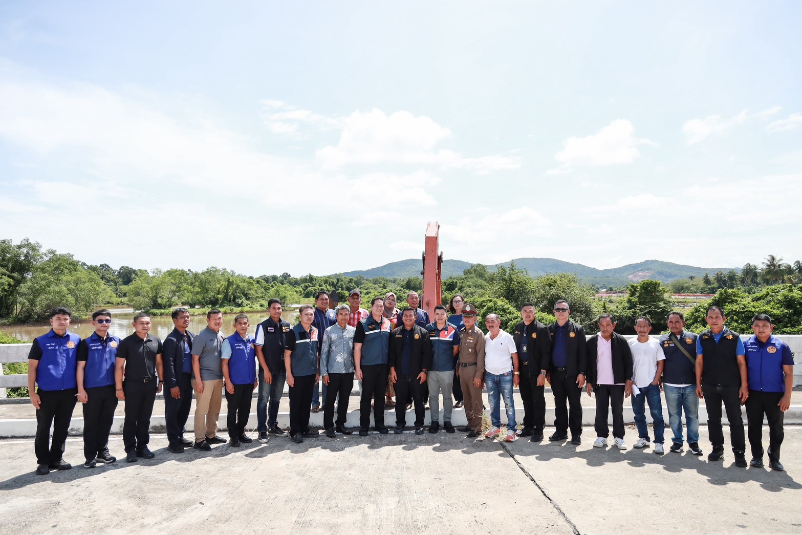 “สรรเพชญ” เร่งเปิดทางน้ำรับฤดูฝน เพิ่มประสิทธิภาพระบายน้ำ ลดผลกระทบน้ำท่วม ยกระดับความปลอดภัยการสัญจรทางน้ำ — ภาพที่ 11