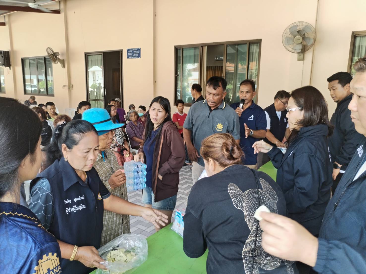 "ภัทร​พงศ์" ห่วงใยชาวอยุธยา ลงพื้นบางไทร มอบถุงยังชีพพร้อมเตรียมแผนฟื้นฟูเส้นทางคมนาคมหลังน้ำลด — ภาพที่ 10